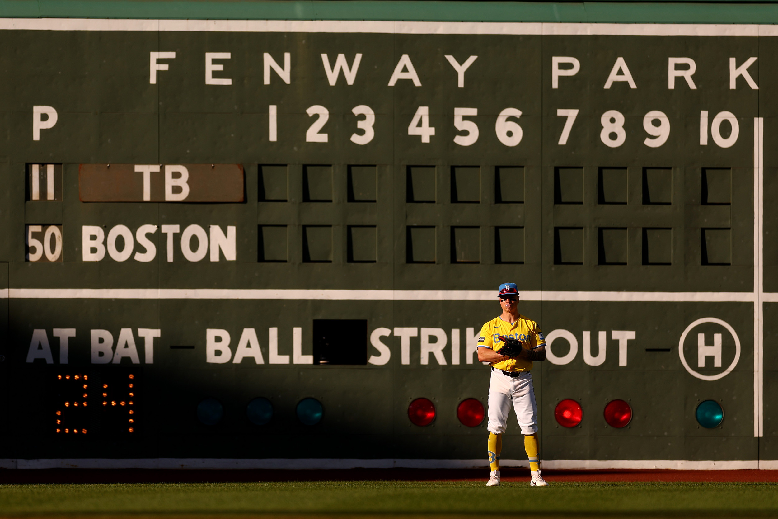 Red Sox Fan Favorite Free Agent Revealed As Potential Fit For Tigers, Giants
