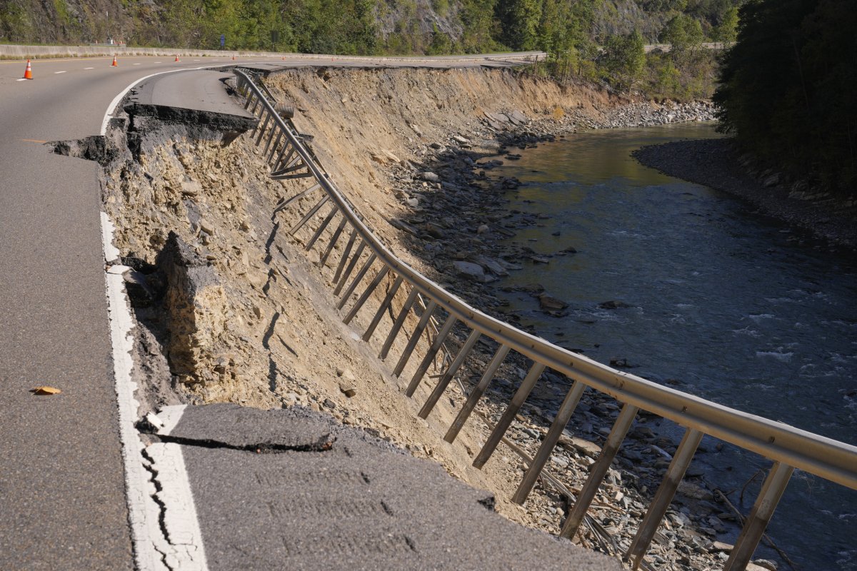 Donna della Carolina del Nord muore dopo un incidente sulla strada danneggiata dall’uragano