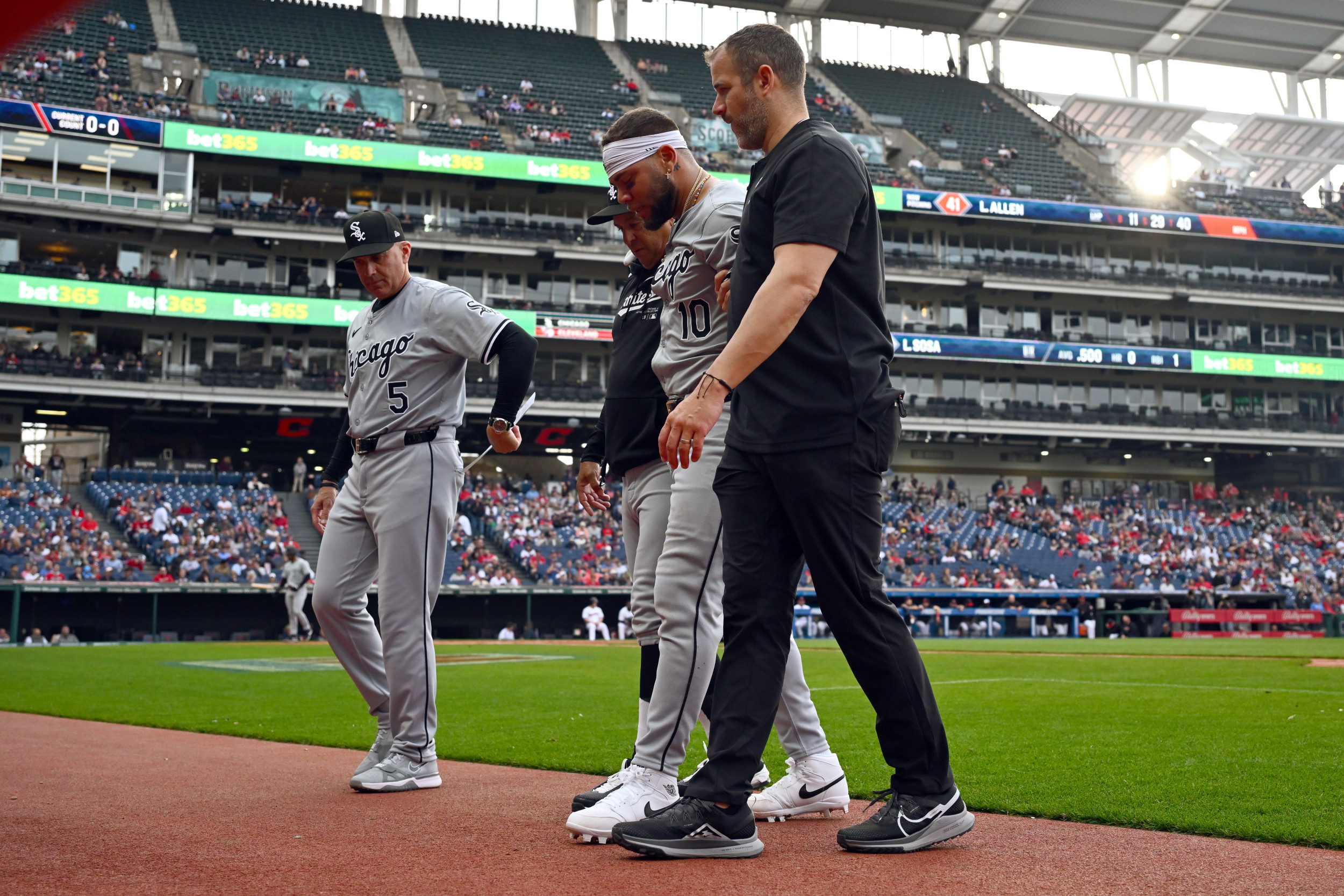 Blue Jays, Yankees, Mariners Among Those Showing Interest In White Sox Infielder