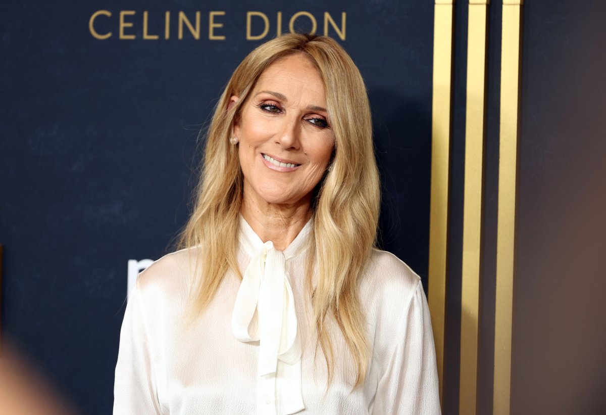 Celine Dion esce per una performance rara nel mezzo di una battaglia per la salute