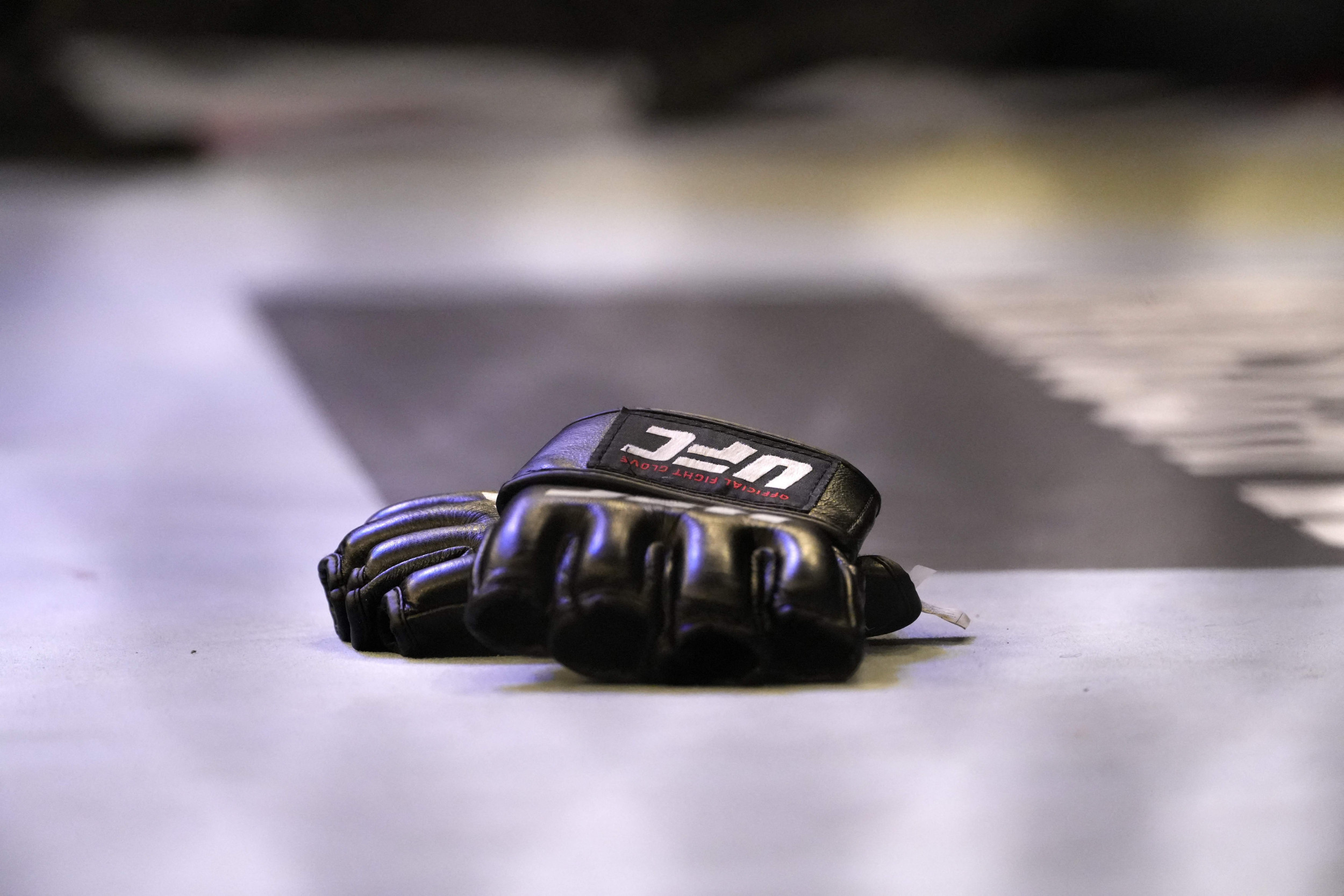 UFC News: Dana White Reveals Organization Will Go Back to Using Old Gloves Permanently