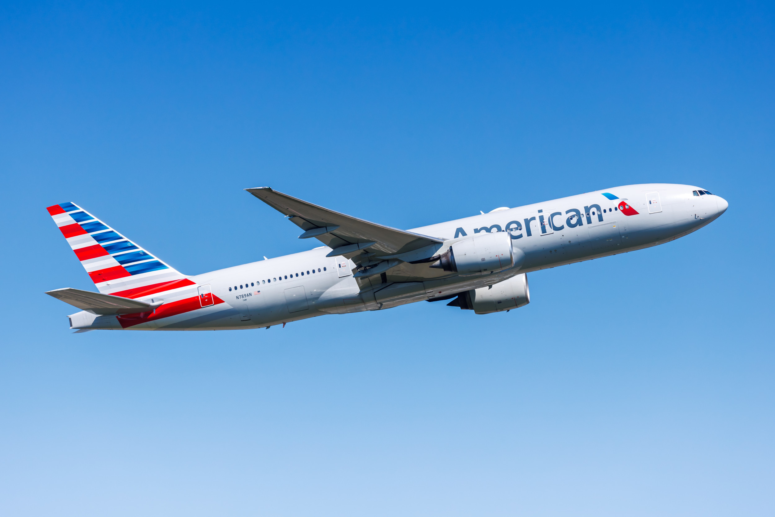 American Airlines Flight Narrowly Avoids Mountain