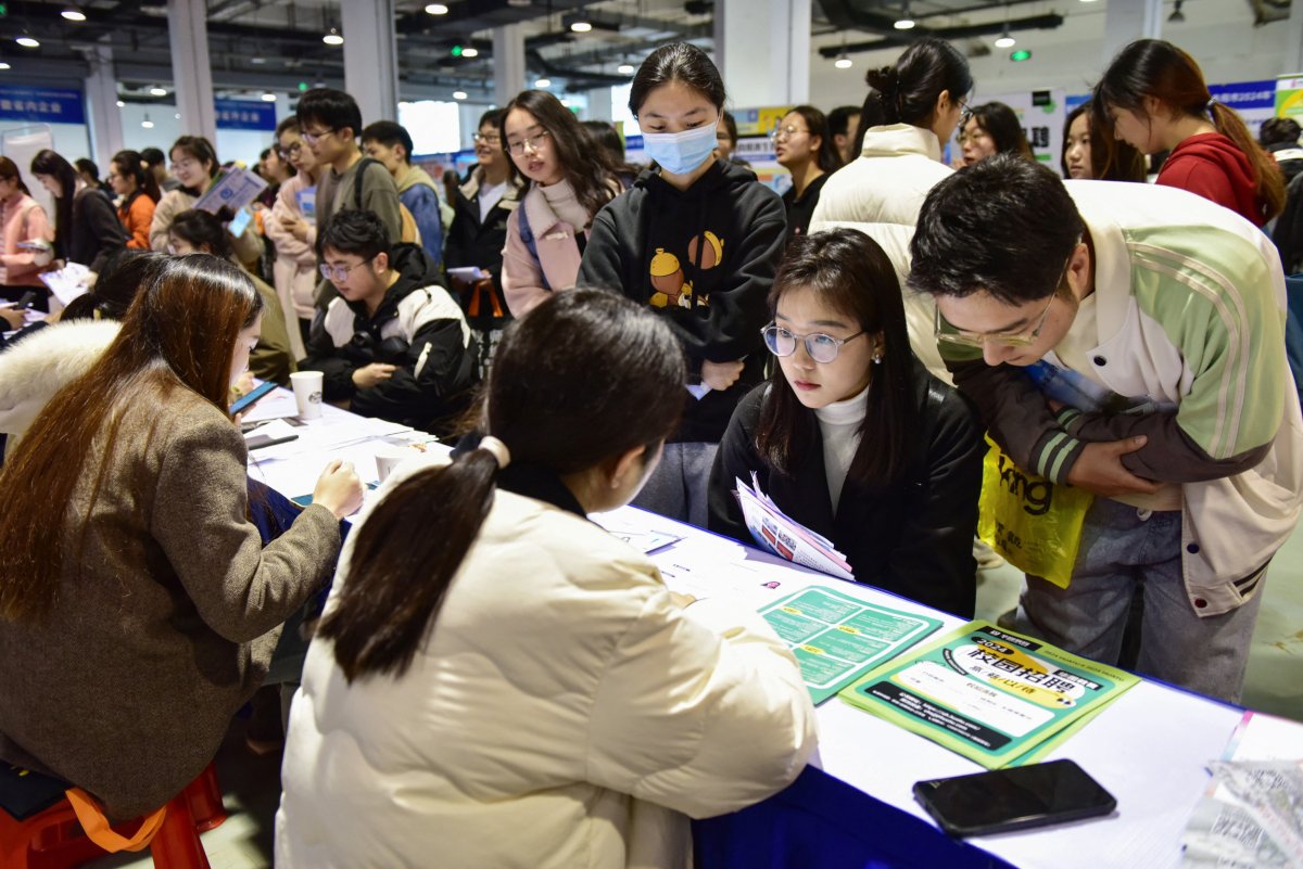 Students participate in the Anhui Province Job Fair