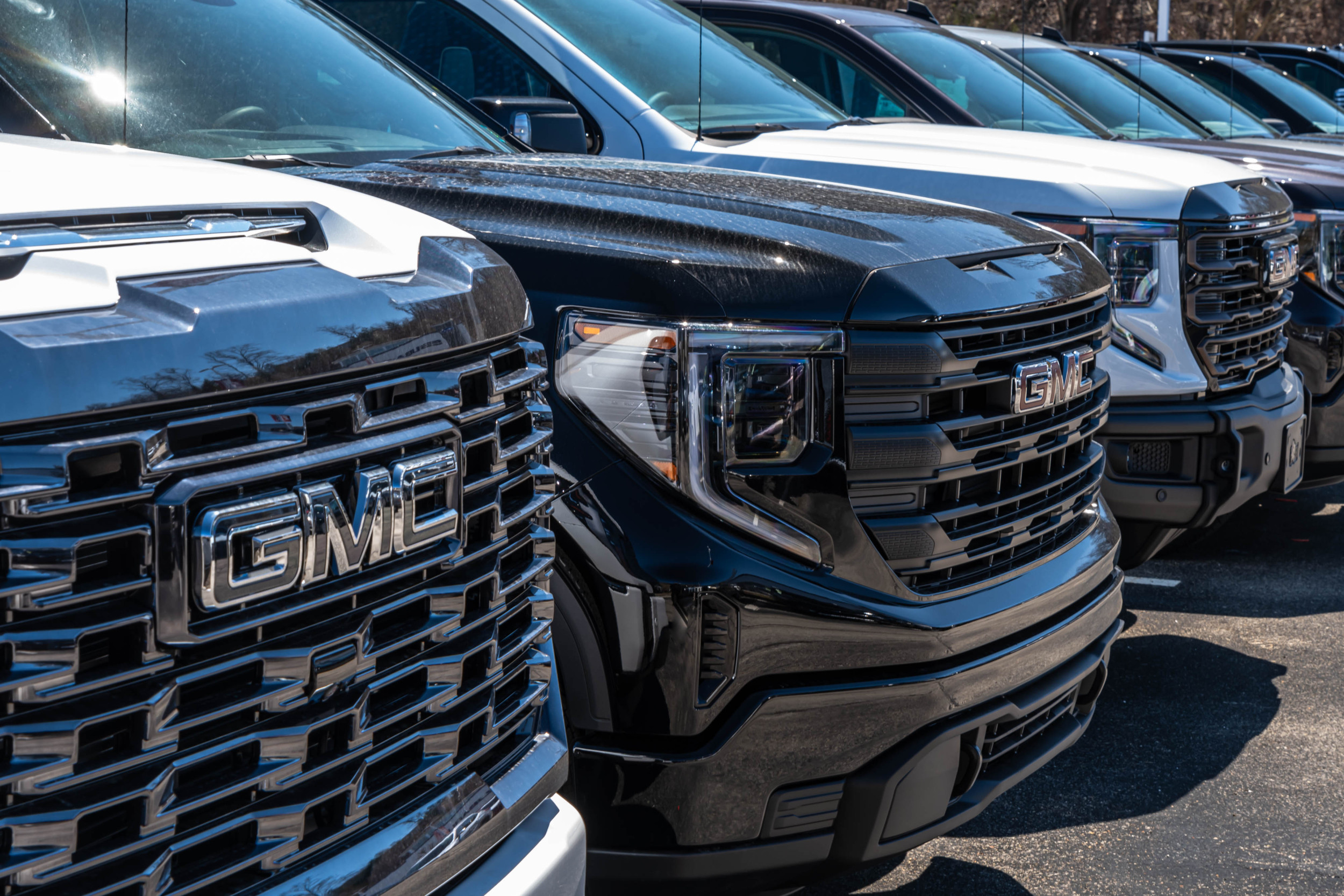 General Motors cuts 1,000 jobs amid  billion cost savings