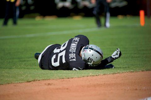 5.30_NW0422_TauConcussions_02 5.30_NW0422_TauConcussions_02
