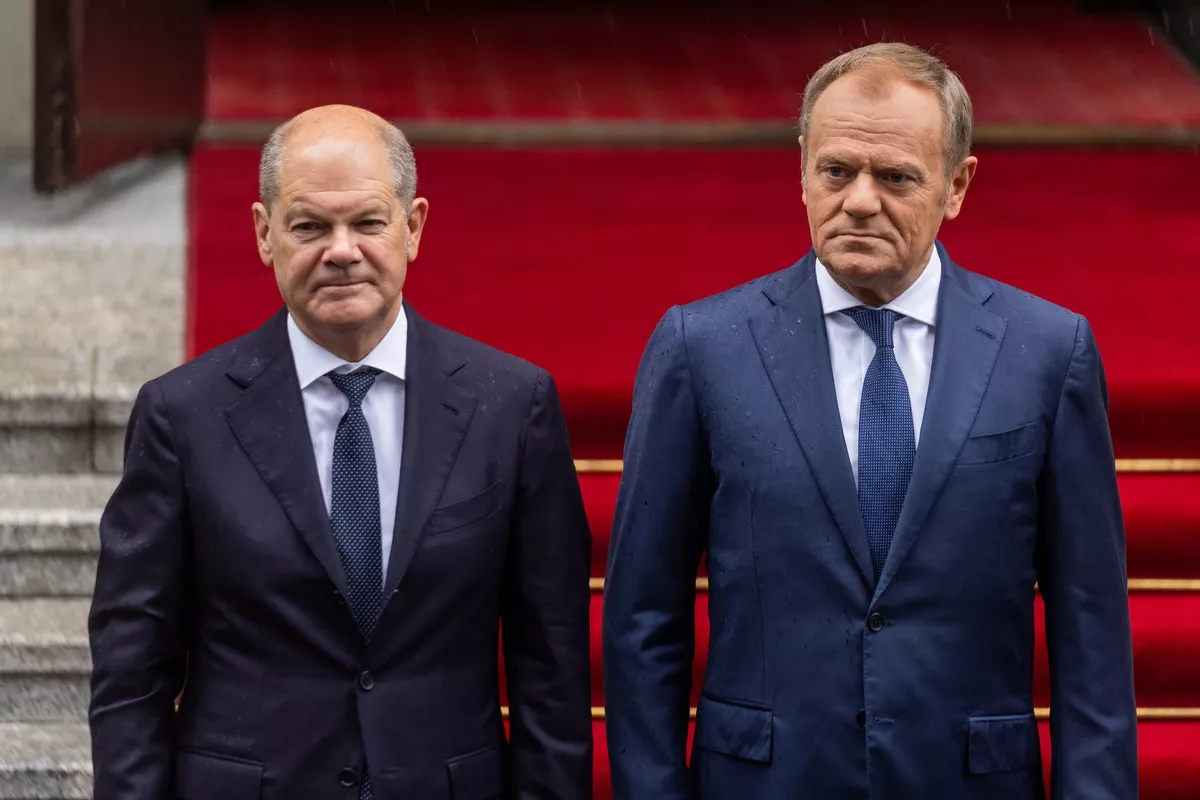 https://d.newsweek.com/en/full/2522882/tusk-scholz.webp