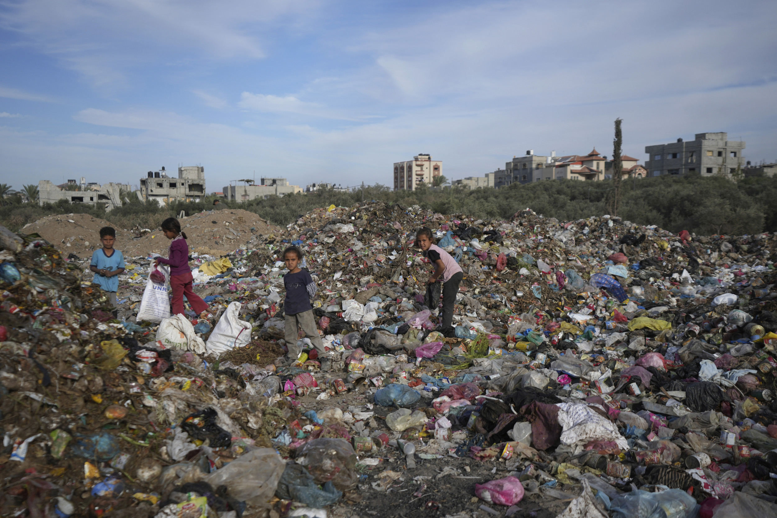 Gaza Strikes Claim Lives of Displaced Families Amid Ongoing Conflict