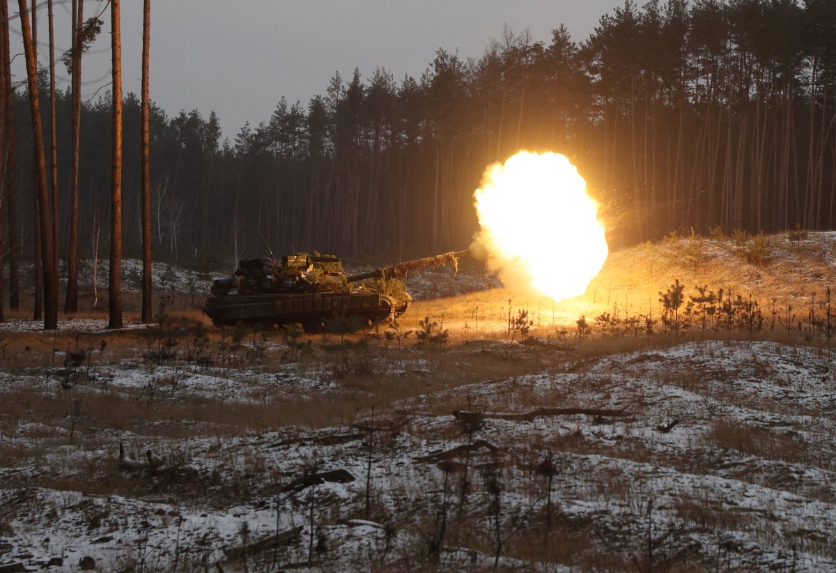 Ukrainian tank fires