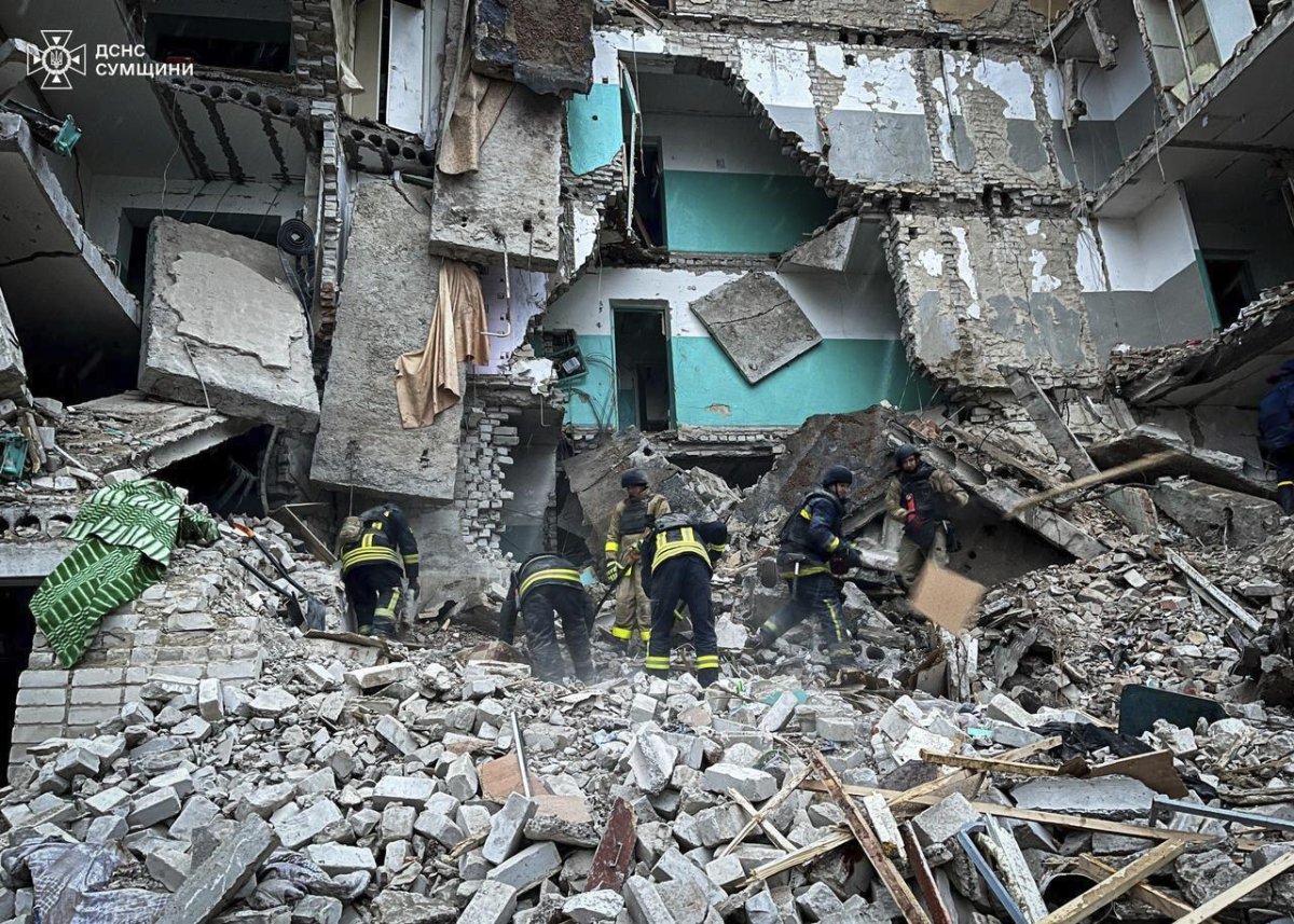 Rescuers clear rubble in Ukraine 