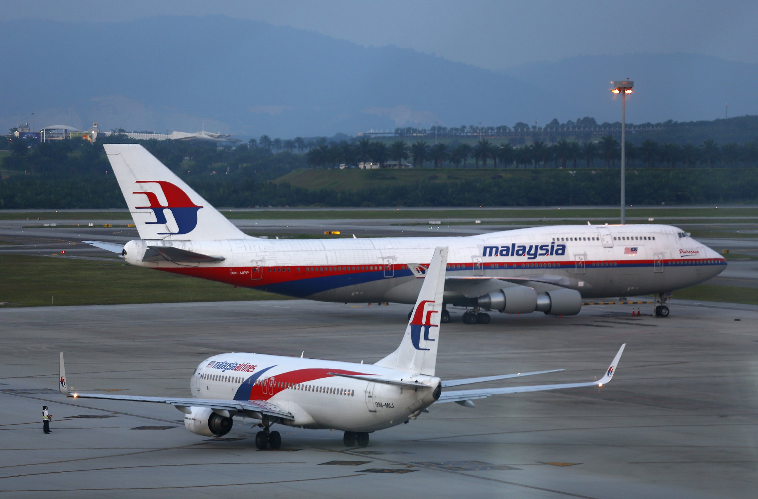 Malaysia Airlines Plane Turns Back After Bomb Threat by Man Attempting