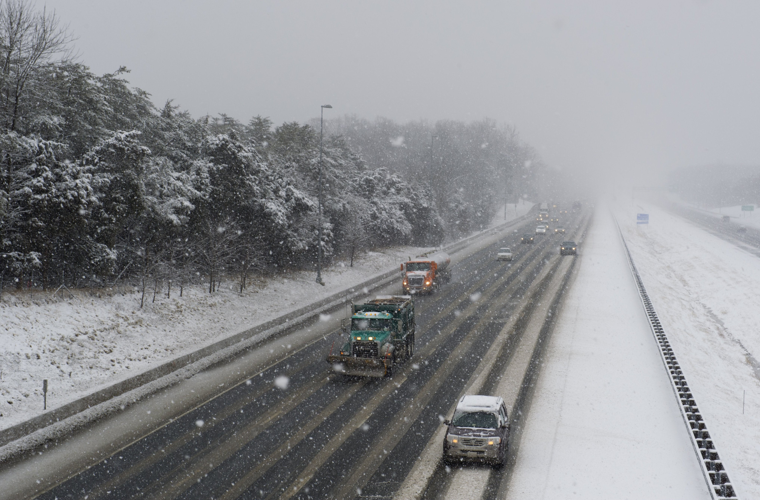 People in parts of 3 states asked to delay all travel amid winter storm