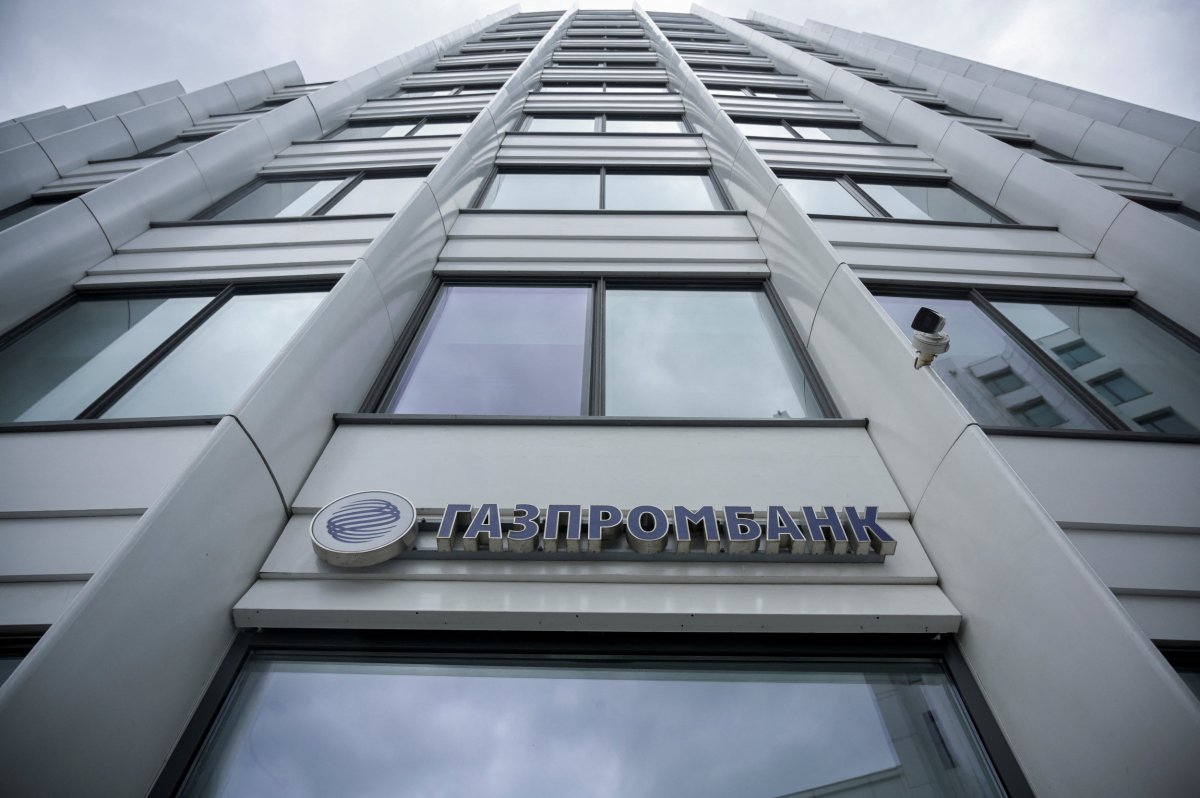 US Places Sanctions on Russia’s Largest Remaining Non-Sanctioned Bank