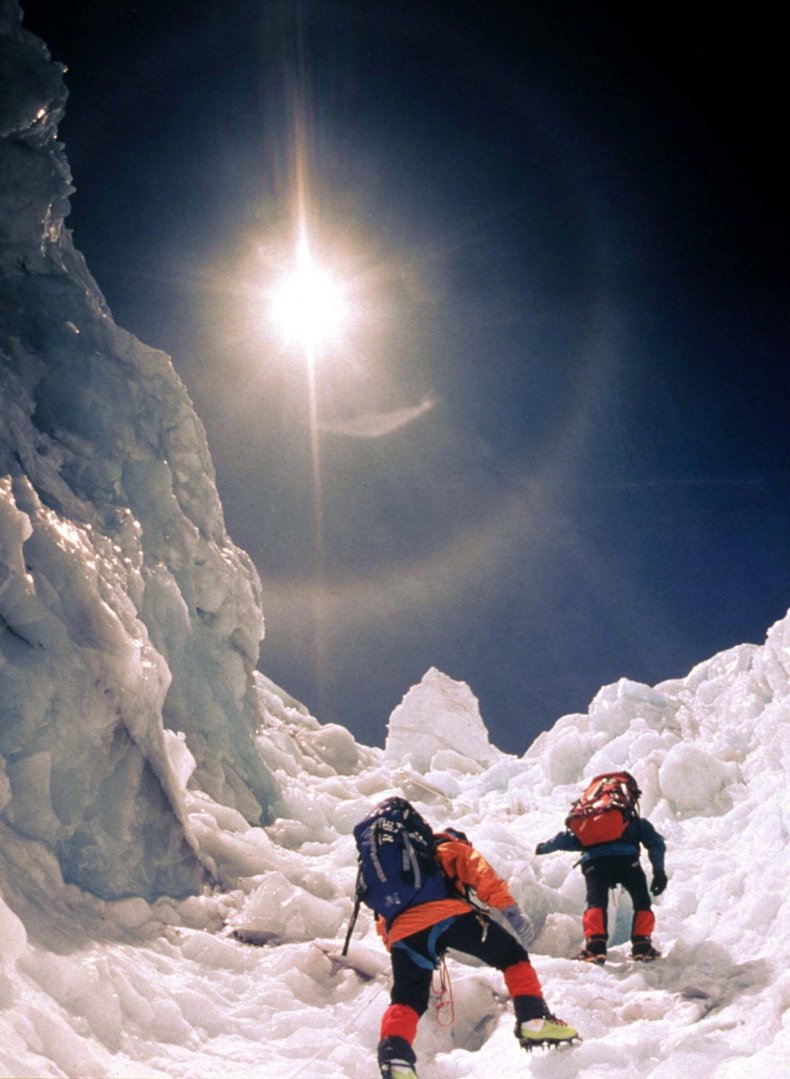 5-29-everest-02