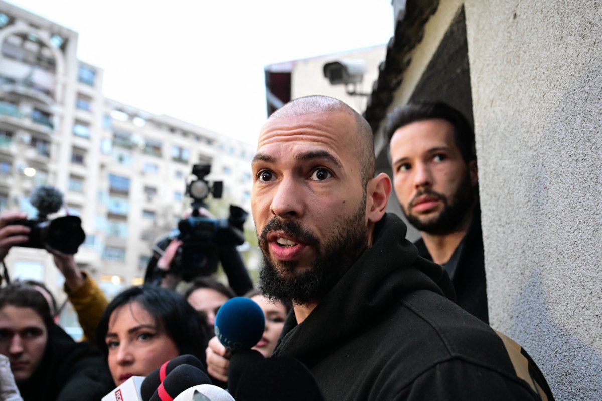 Influencer Andrew Tate outside court.