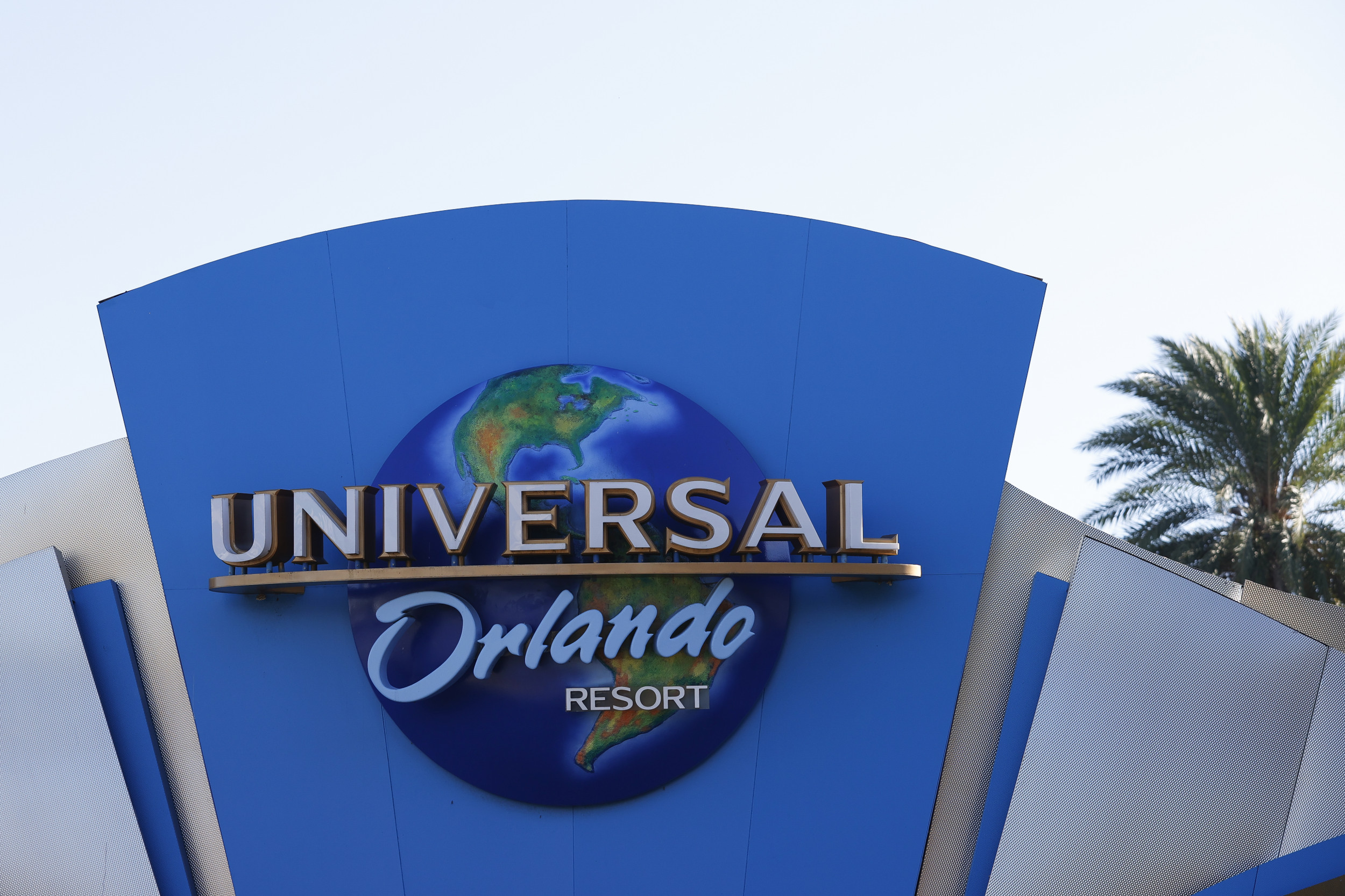 YouTuber Snuck Into Universal Studios Using Disguise