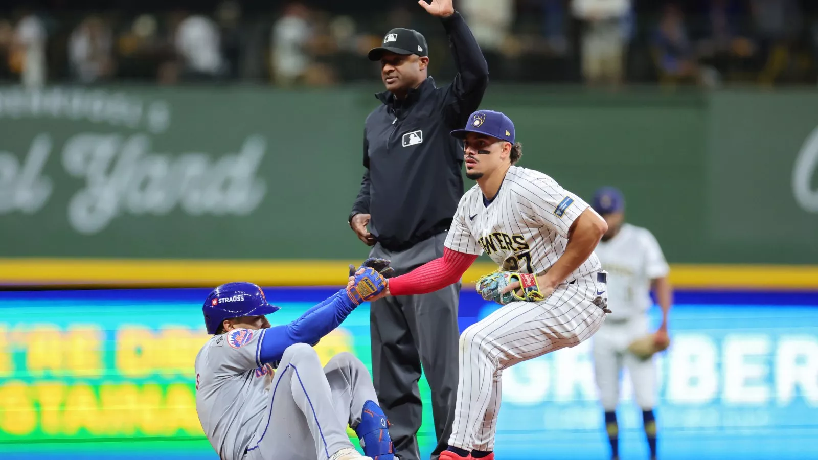 Braves Advised To Sign $200 Million Infielder As Potential 'Emergency Move'