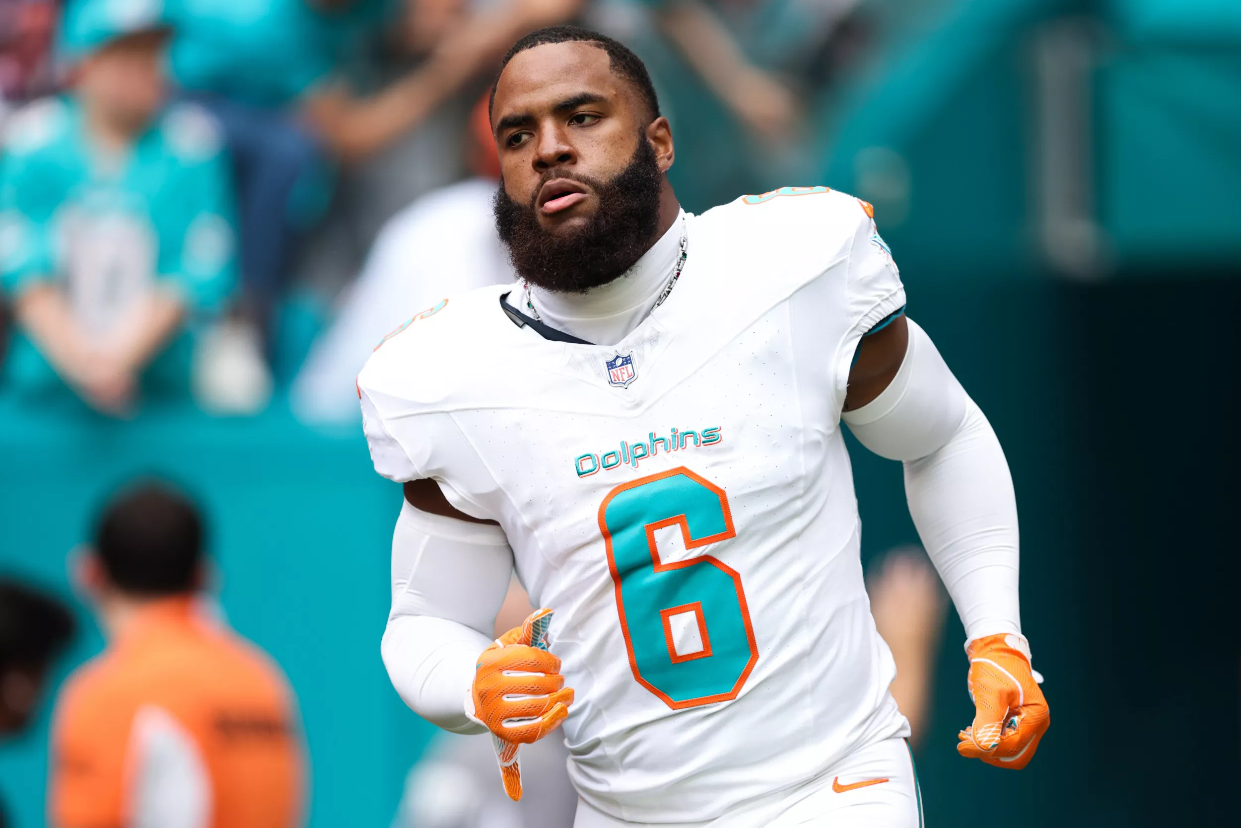 Dolphins LB Anthony Walker Jr Exits Game With Apparent Brutal Injury