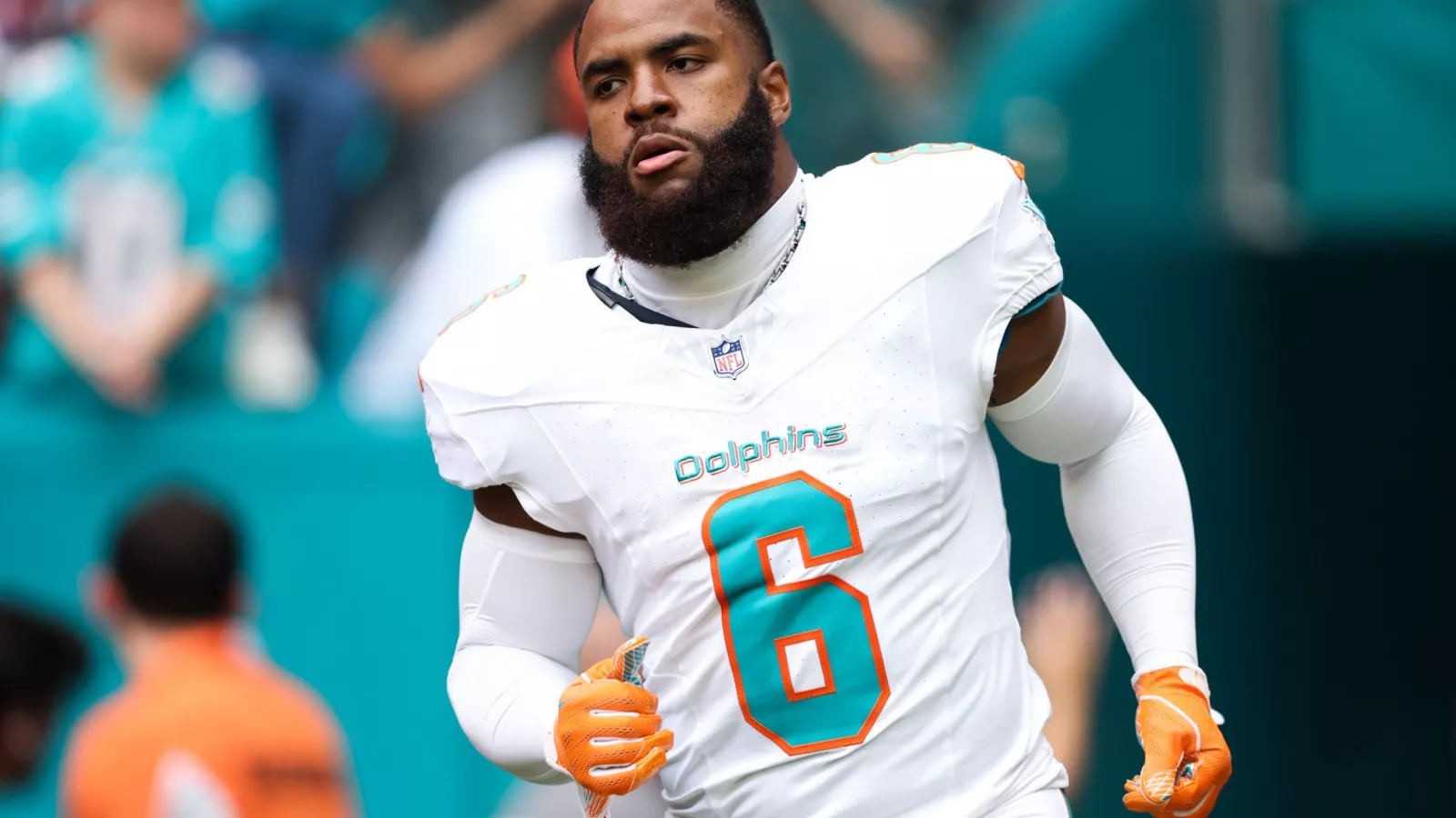 Dolphins LB Anthony Walker Jr Exits Game With Apparent Brutal Injury