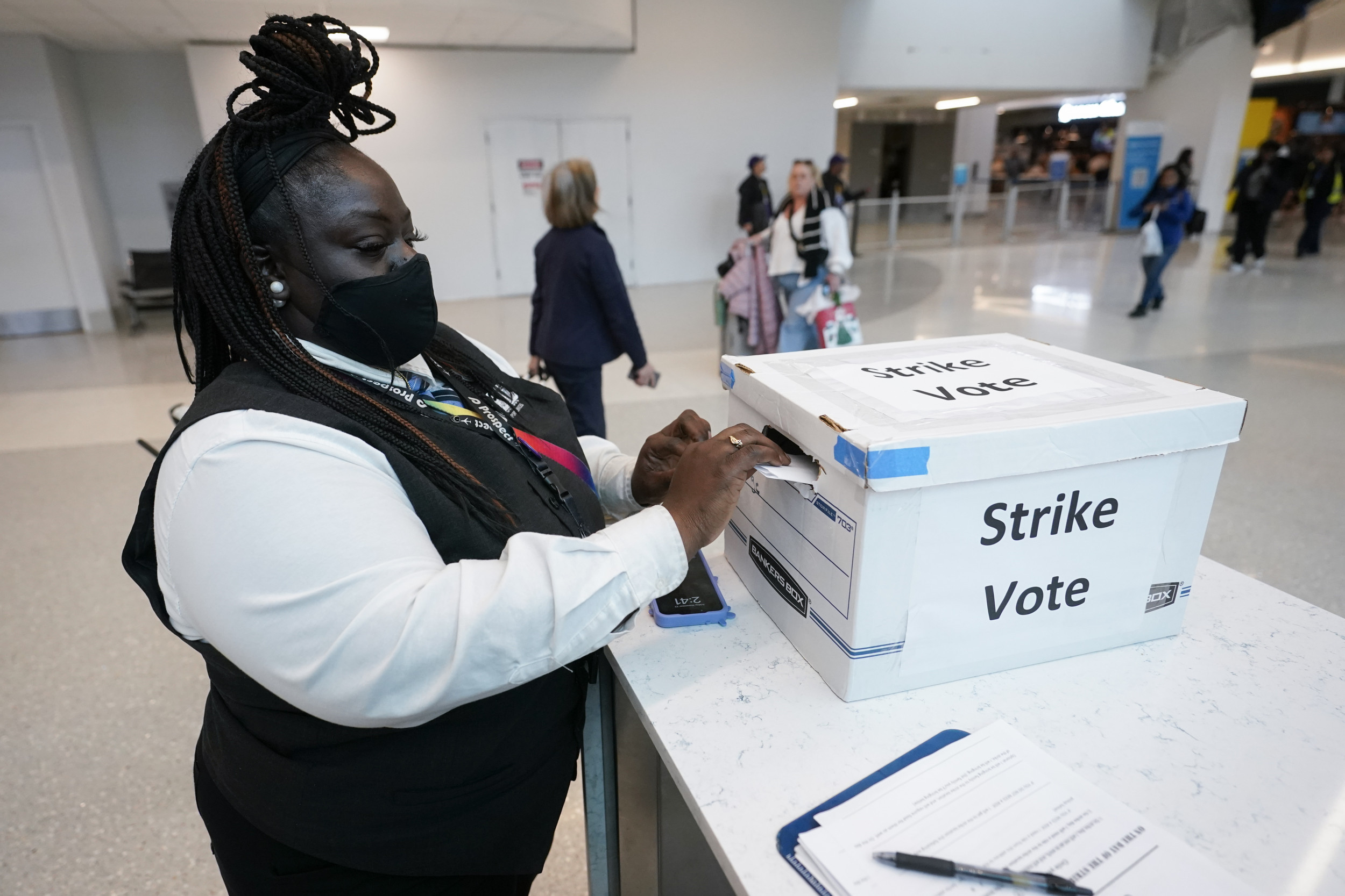 Thanksgiving travel chaos looms as airport workers strike