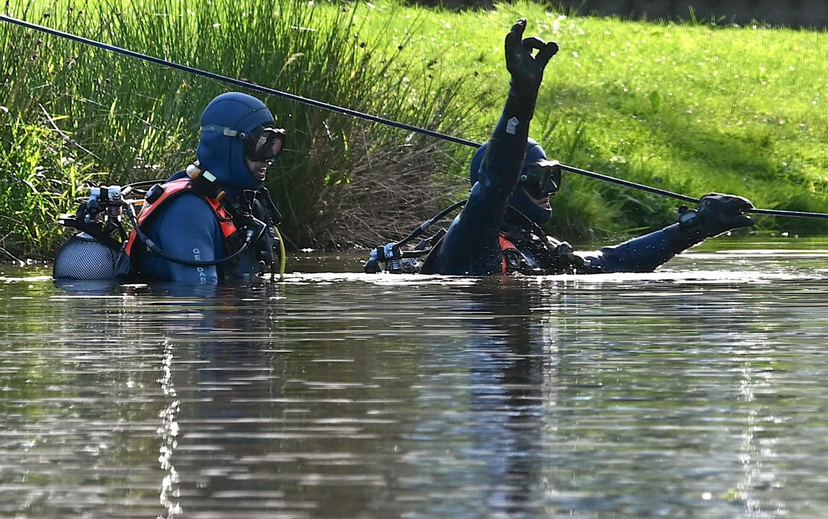 police divers 