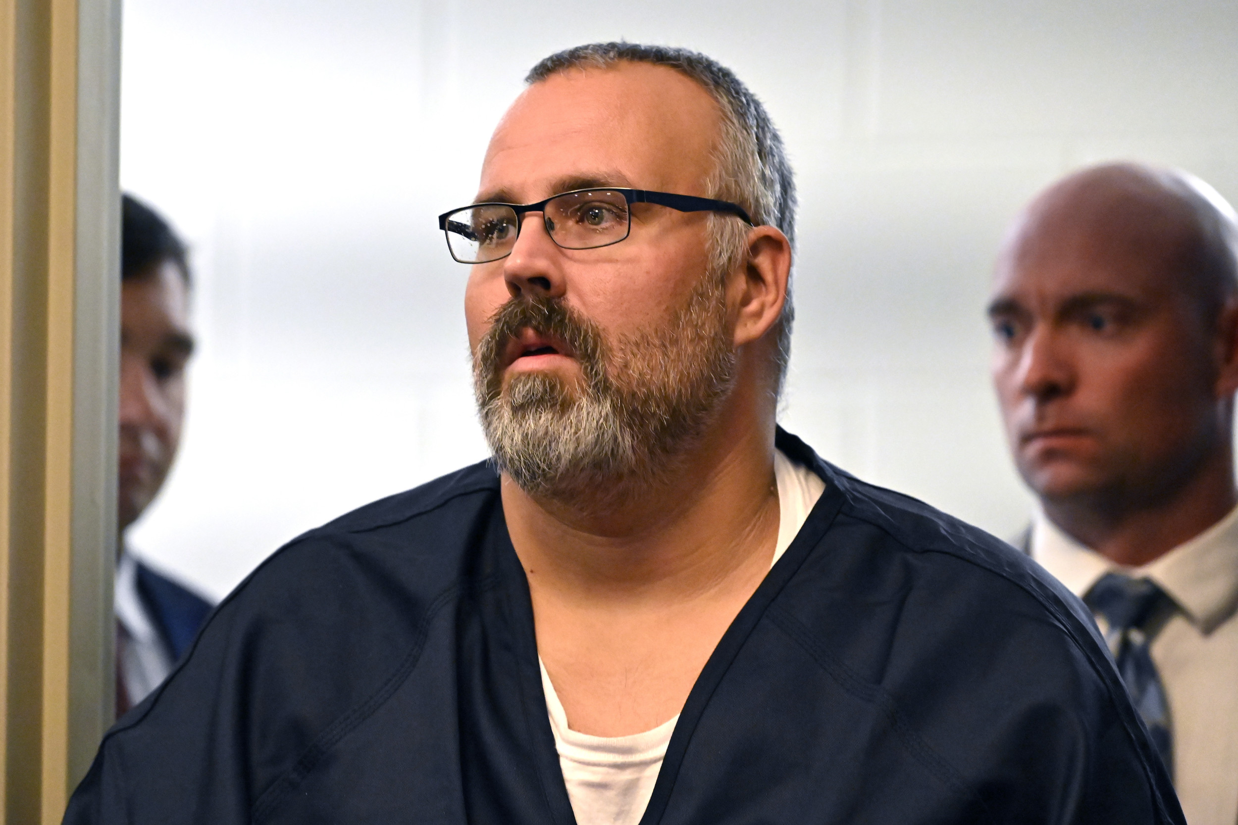 Former kentucky sheriff indicted in judge s killing enters not guilty