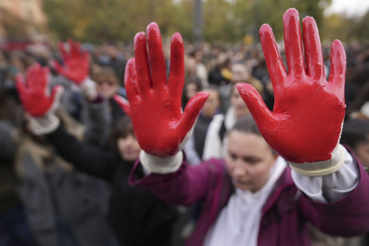 Serbia Parliament Fights Over Roof Deaths