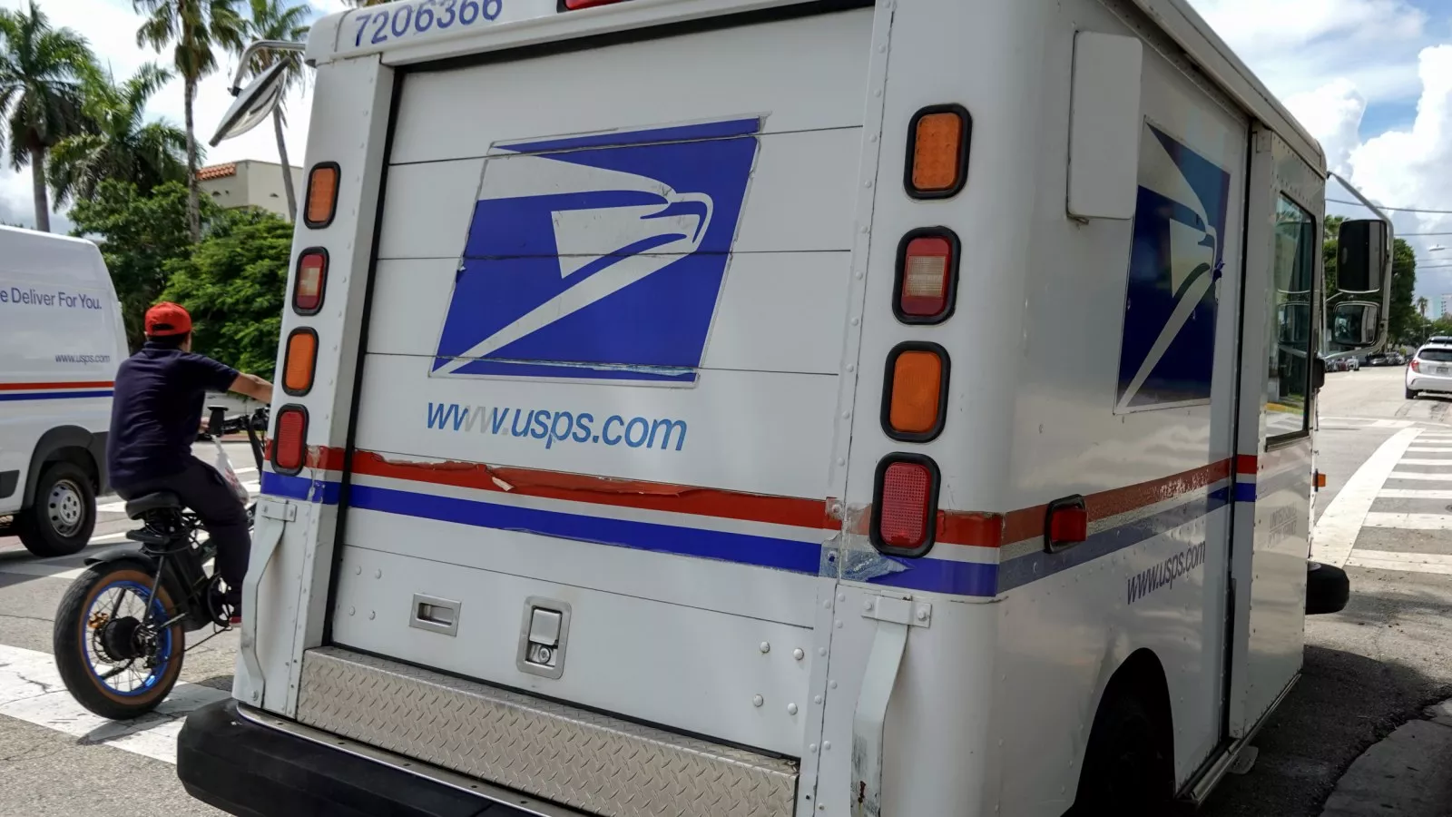 Is there mail on Black Friday? UPS, USPS, FedEx hours