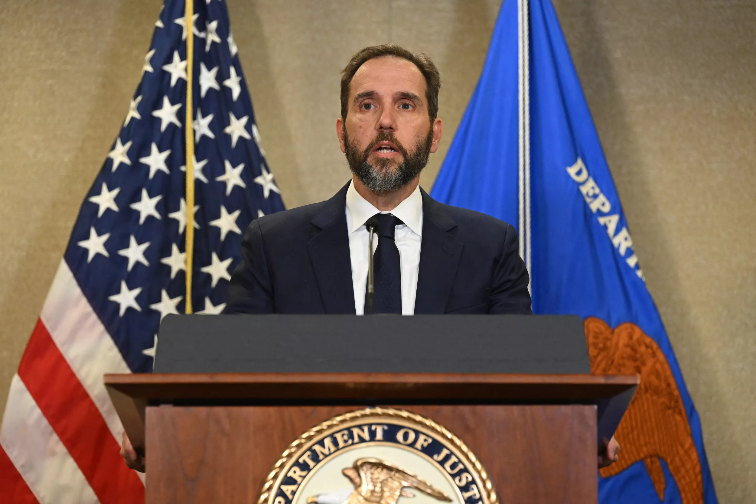 Jack Smith's legal moves sidestep Trump's new attorney general: Expert