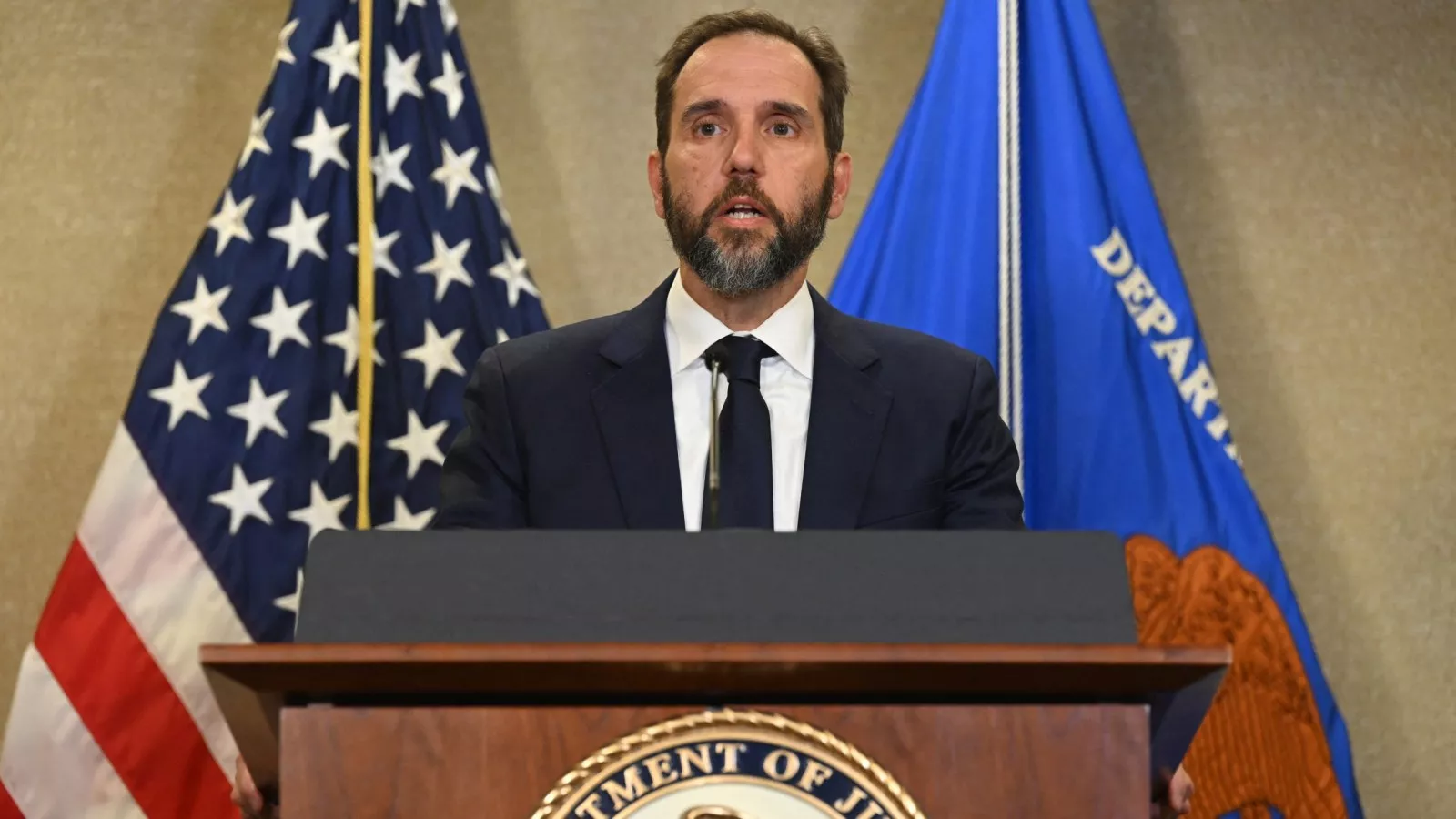 Jack Smith's legal moves sidestep Trump's new attorney general: Expert