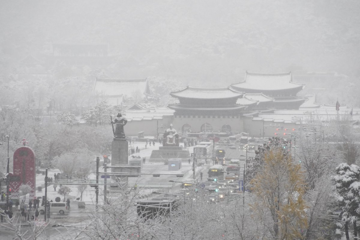Seoul tertutup salju
