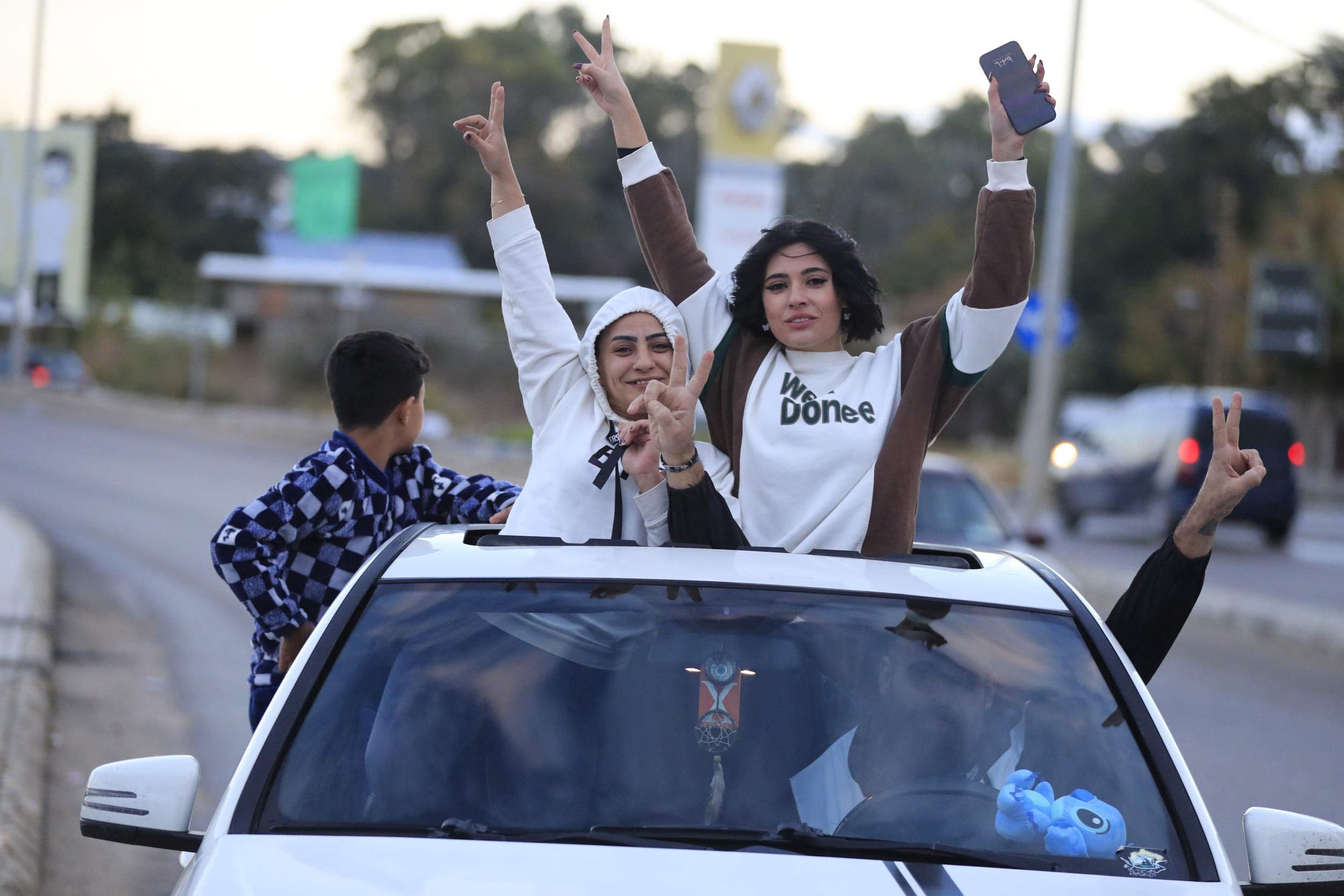 In Photos Thousands Return to Lebanon After USBrokered Ceasefire Deal