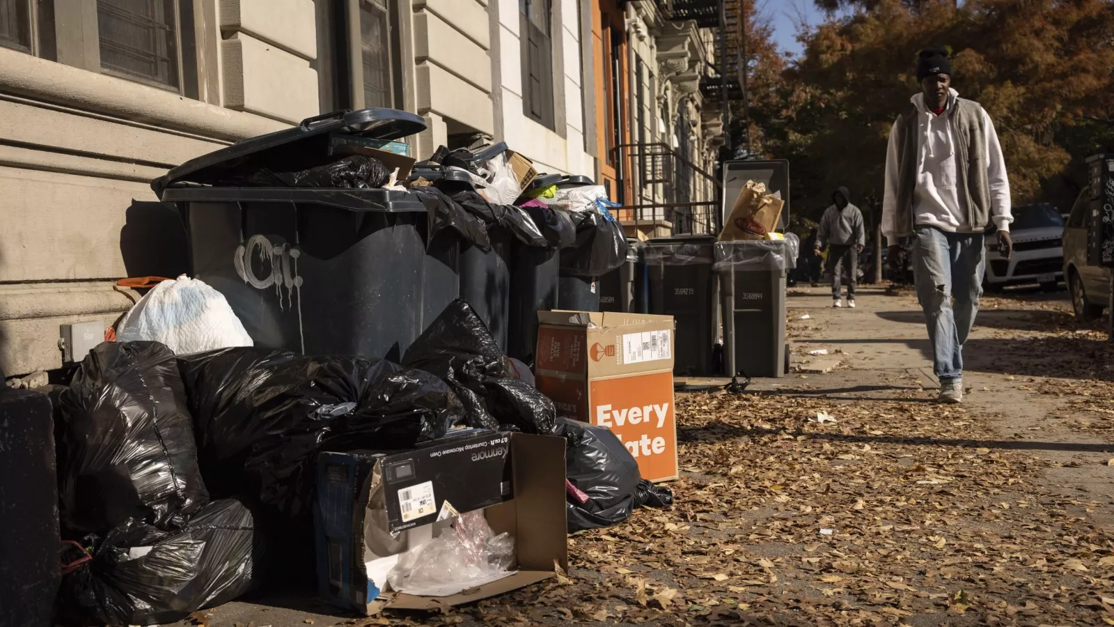 NYC declares war on 'rat buffets', trash to go in lidded bins