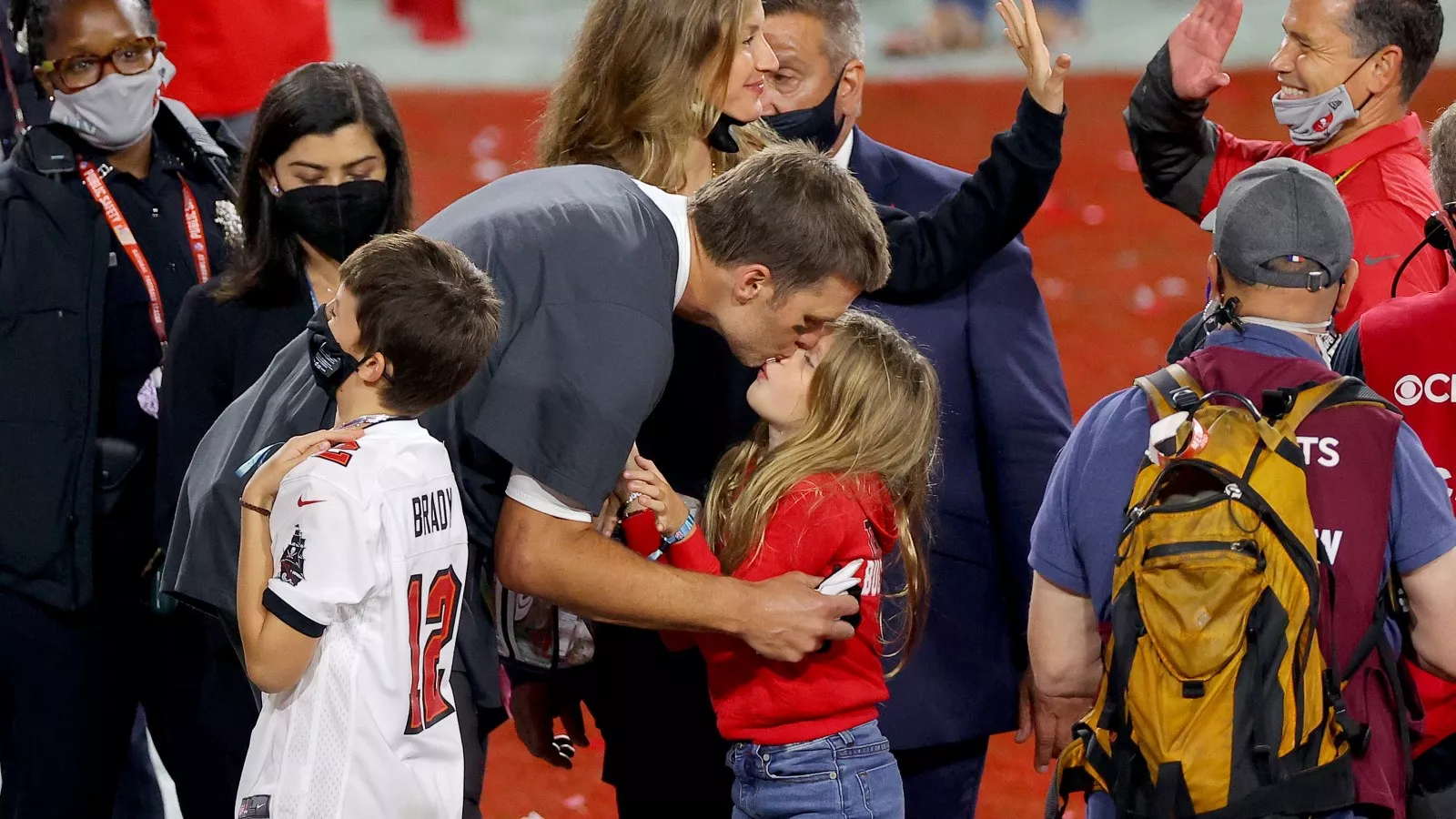 Pregnant Gisele and kids reportedly doing Thanksgiving without Tom Brady