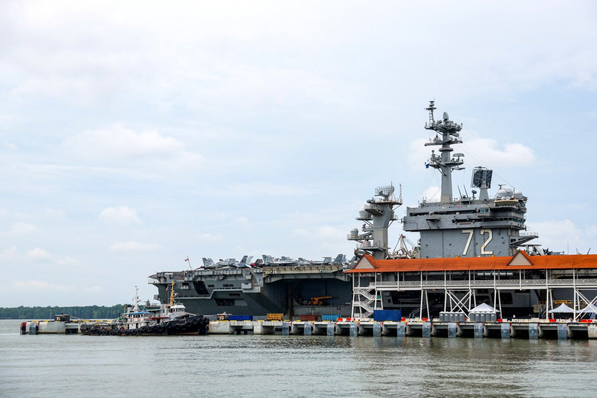 アメリカの空母 USS エイブラハム リンカーン