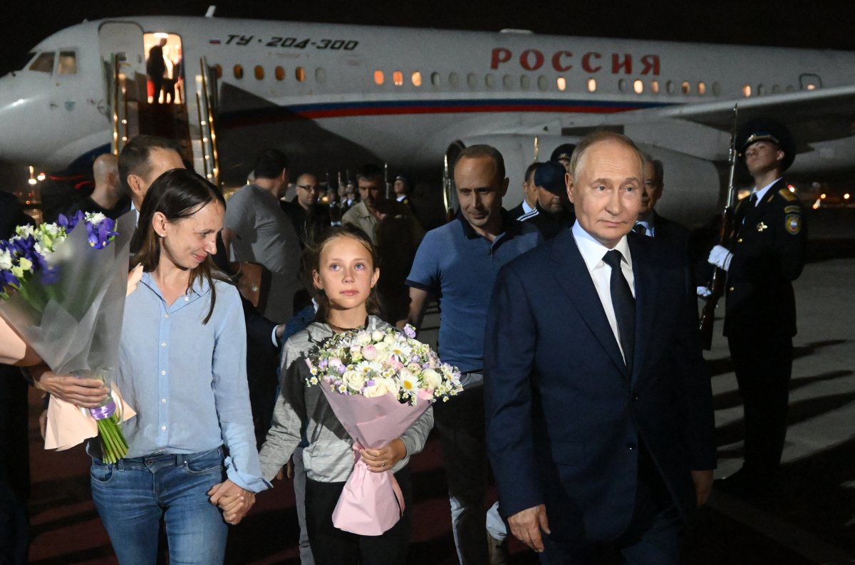 Putin with Russian prisoners released