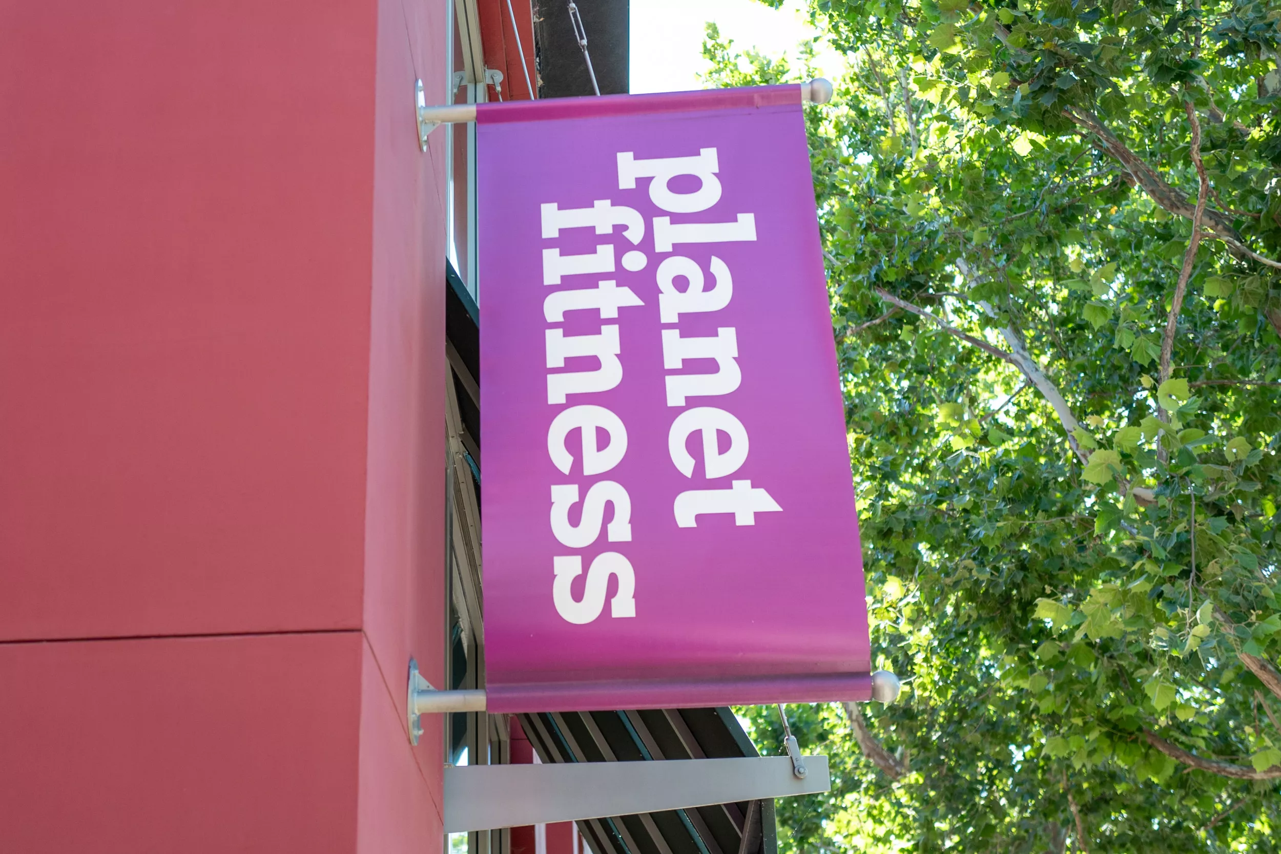 Which gyms are open on Thanksgiving? Planet Fitness, Gold's Gym and more