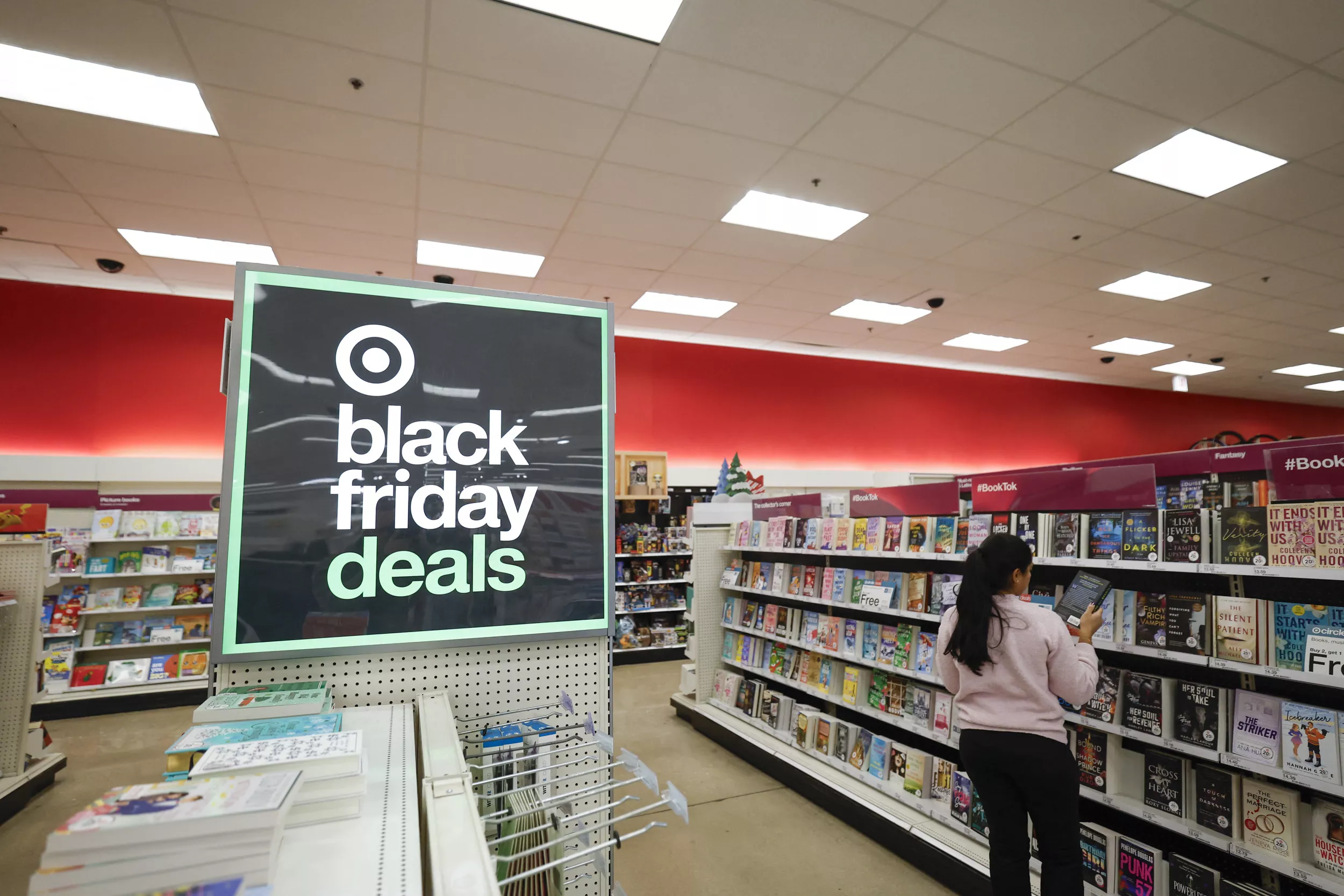 Despite online surge, Black Friday remains key for in-store sales