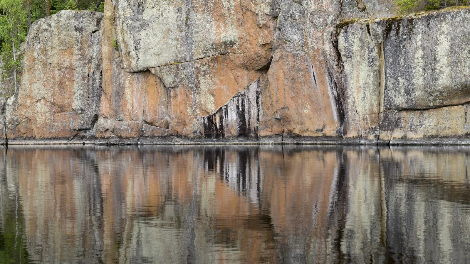 Prehistoric rock art gave hunter-gatherers 'multisensory experience'