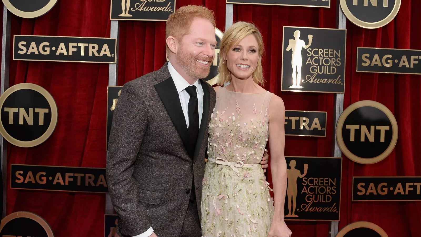 'Modern Family' stars each rush their kids to ER on Thanksgiving