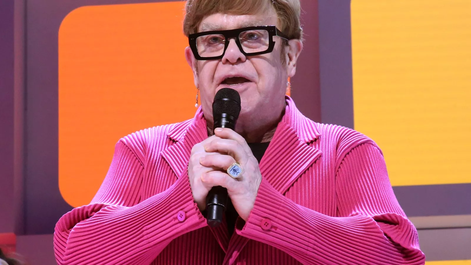 Elton John reveals he has lost his sight following severe eye infection