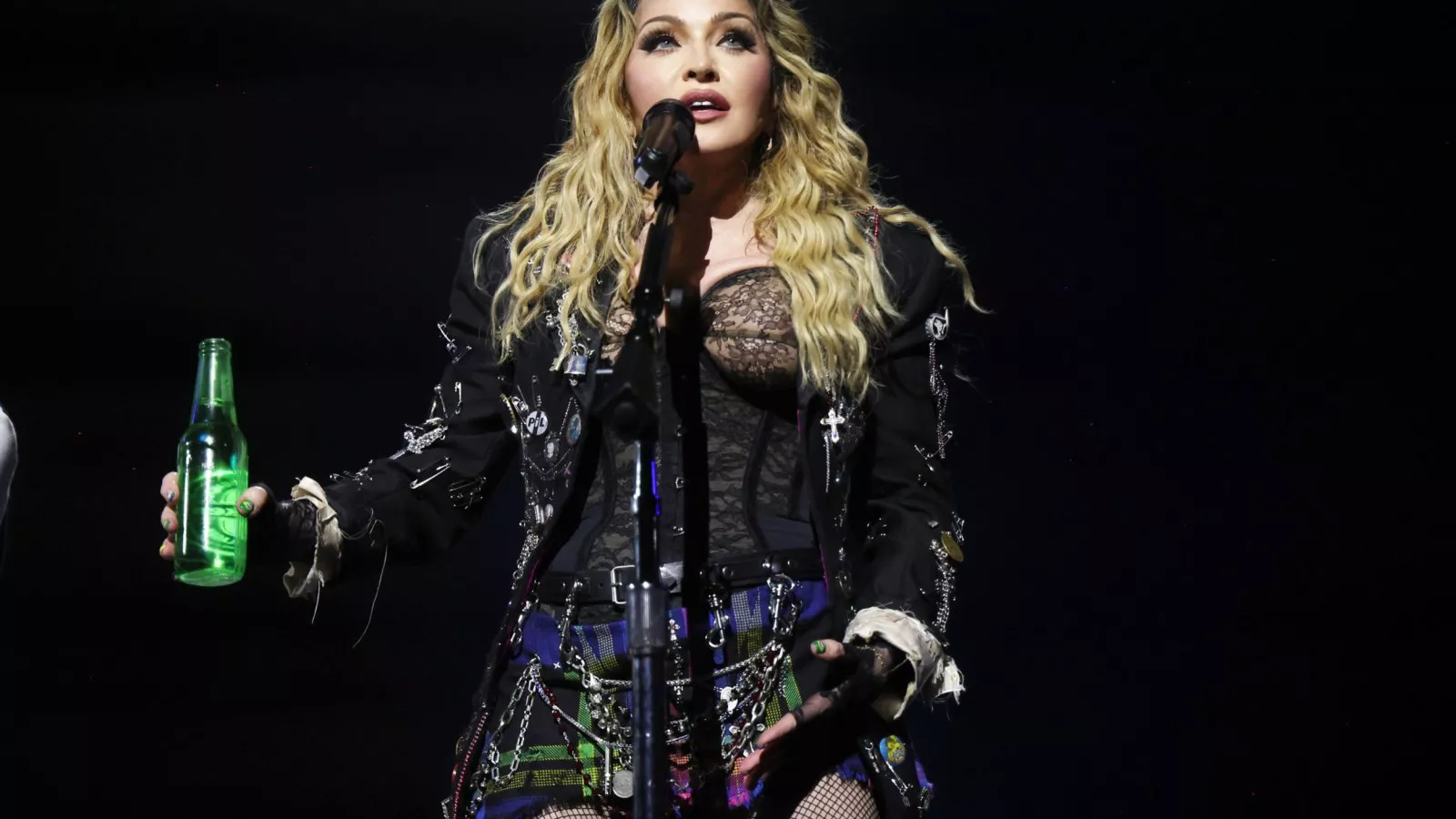 Madonna shares rare Thanksgiving photo with 6 kids and 93-year-old father