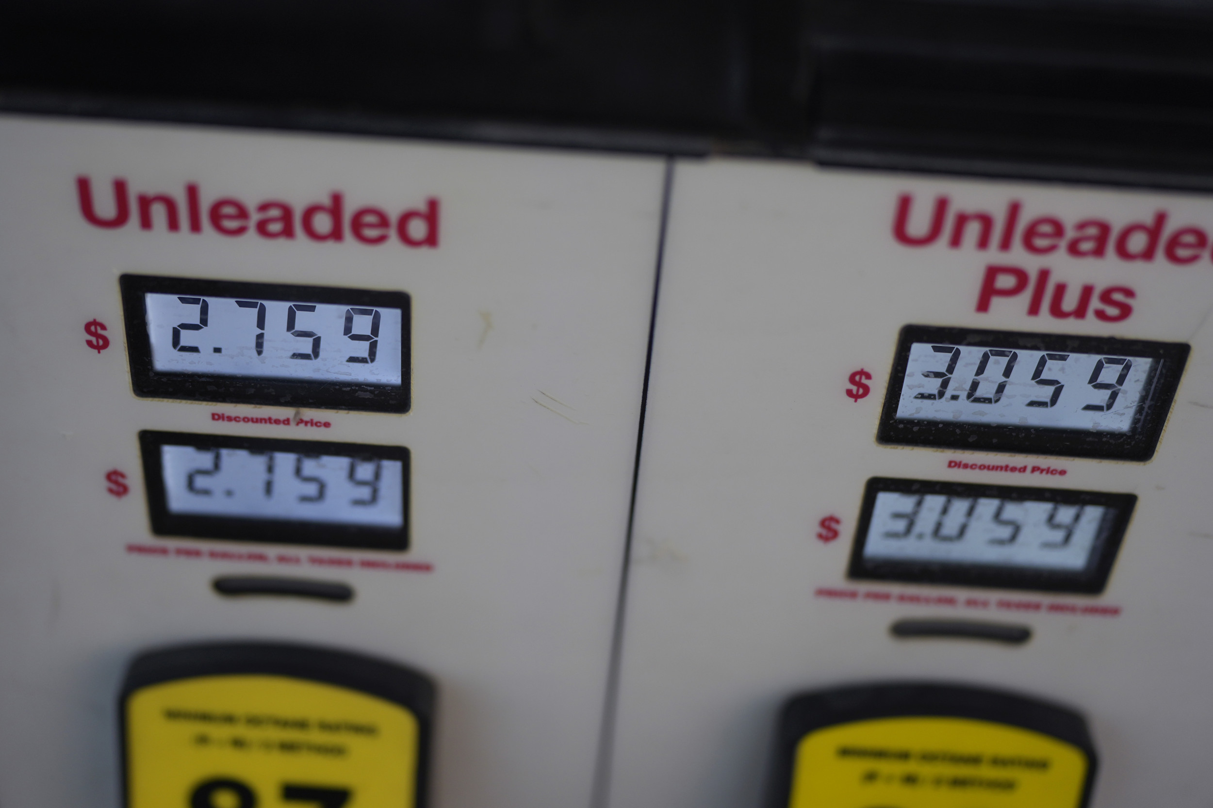 National Gas Prices Fall to $3 Per Gallon