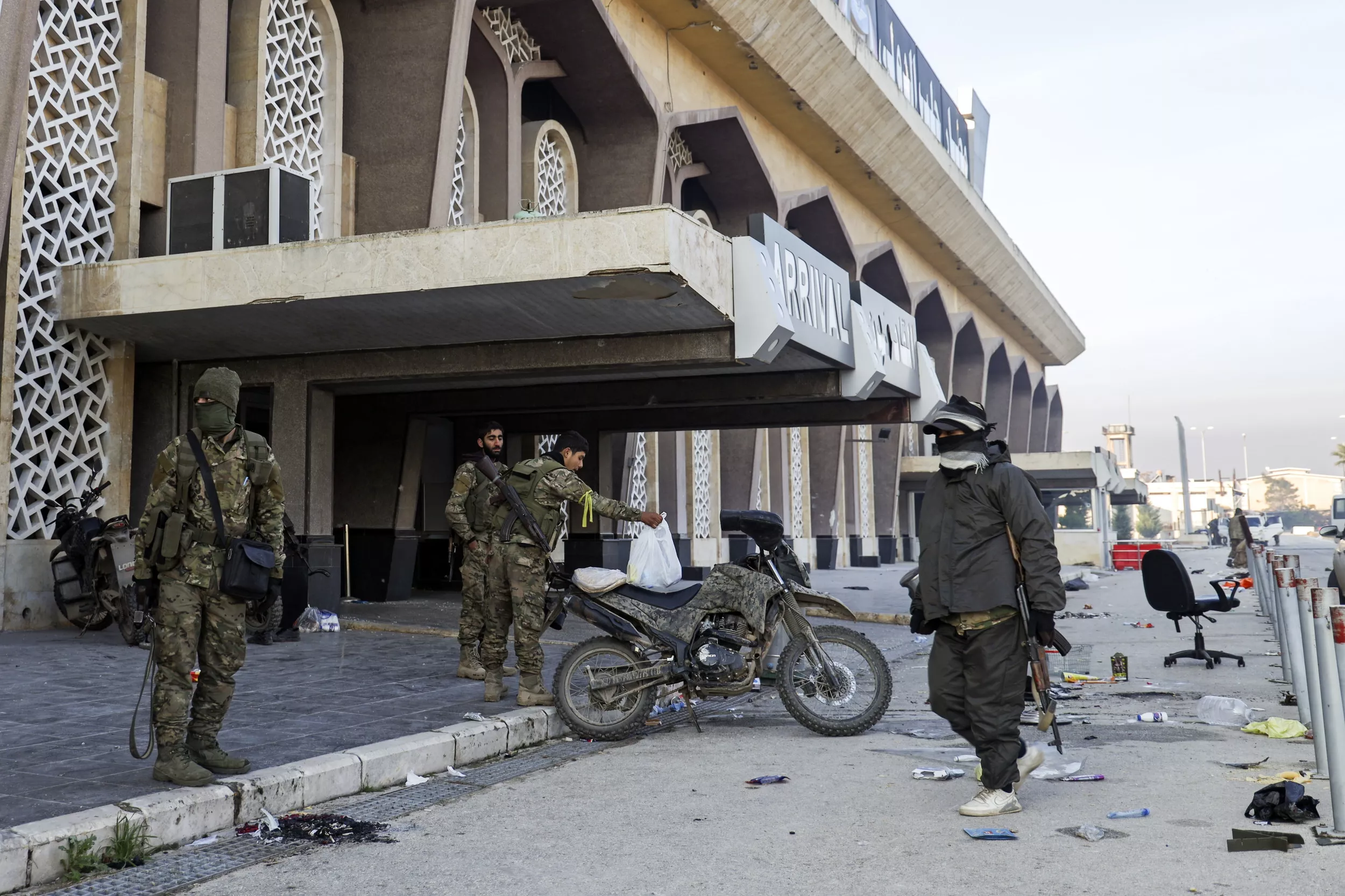 Syrian insurgents capture four towns amid intense fighting