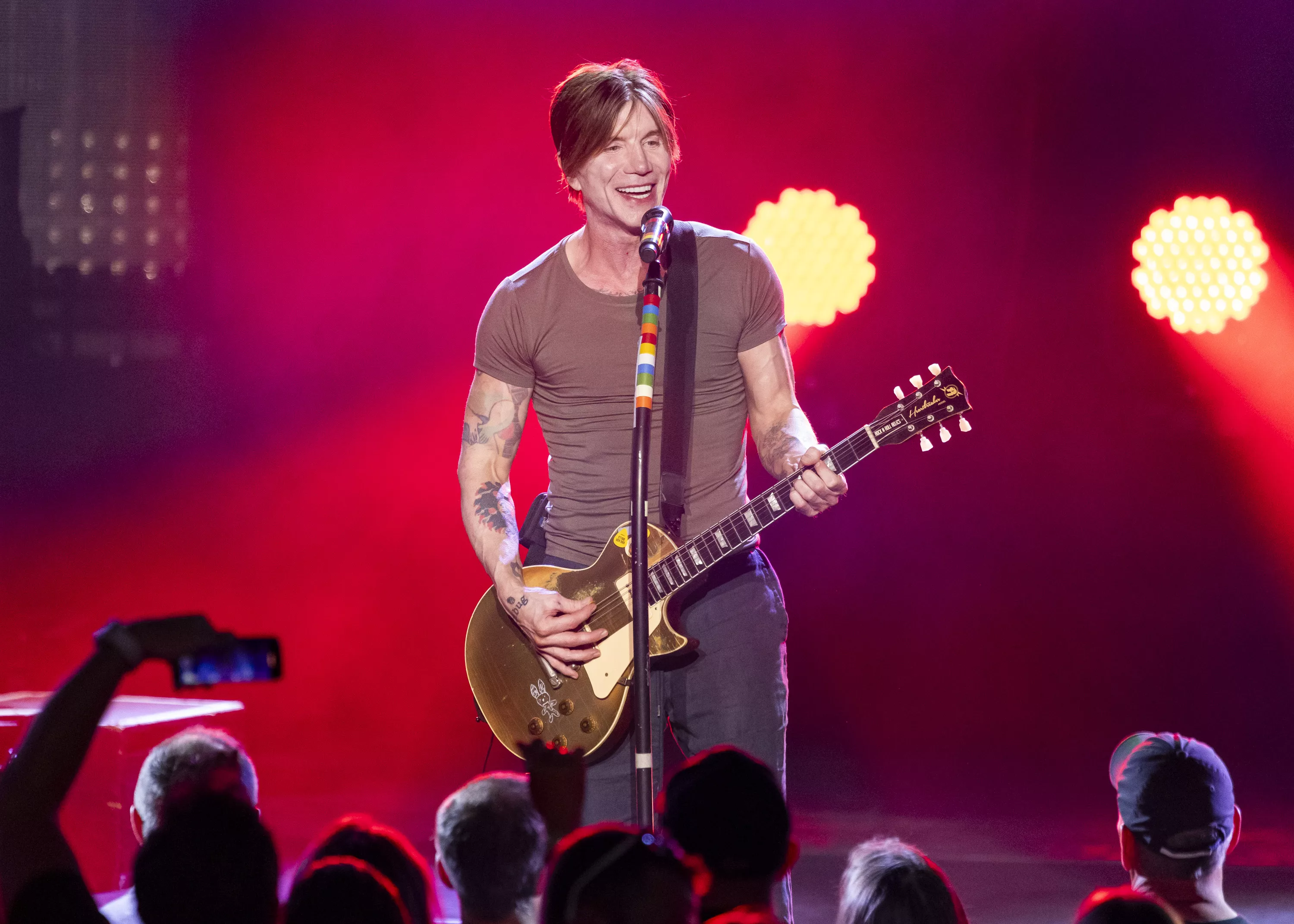 '90s singer shares video from hospital bed, forced to postpone tour