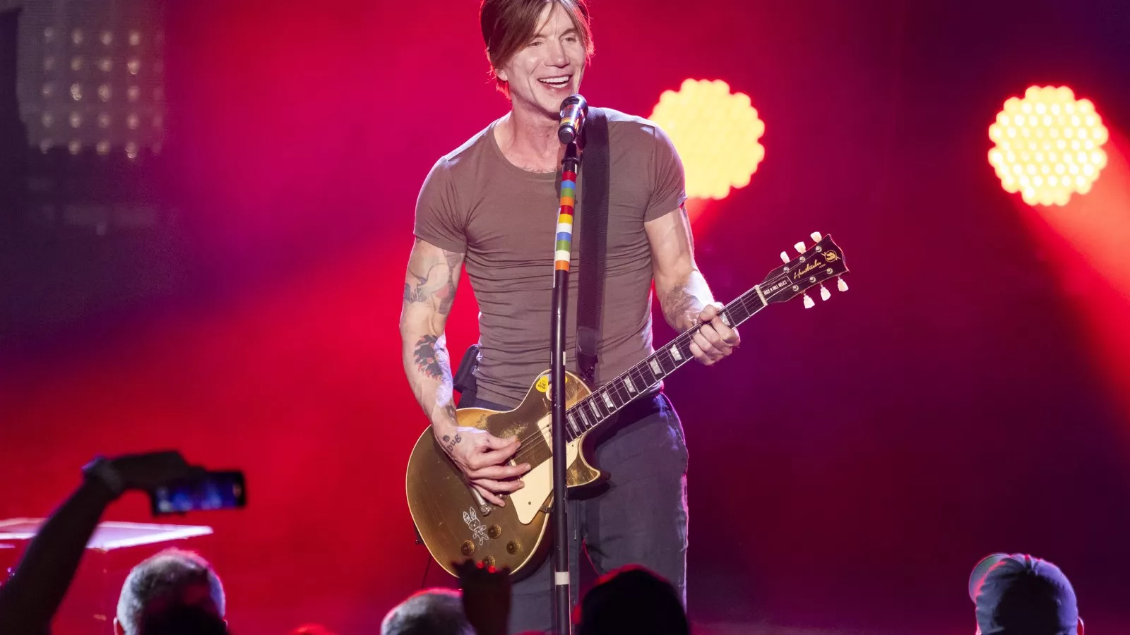 '90s singer shares video from hospital bed, forced to postpone tour