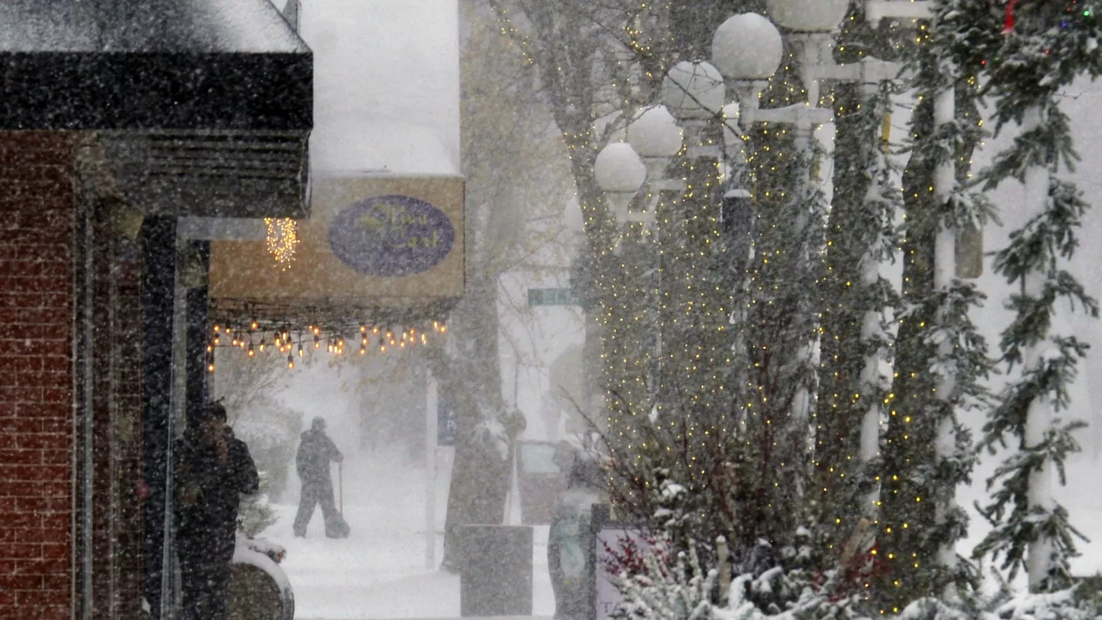 Winter weather warnings for 7 states as "widespread blowing snow" hits