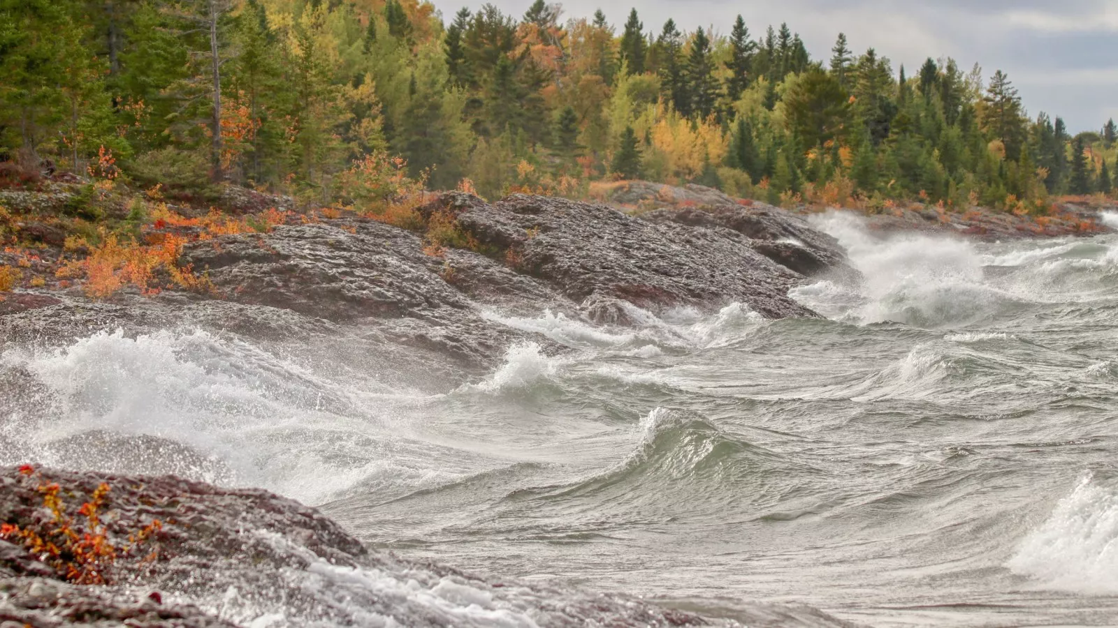 Huge "wall of water" could devastate Great Lake