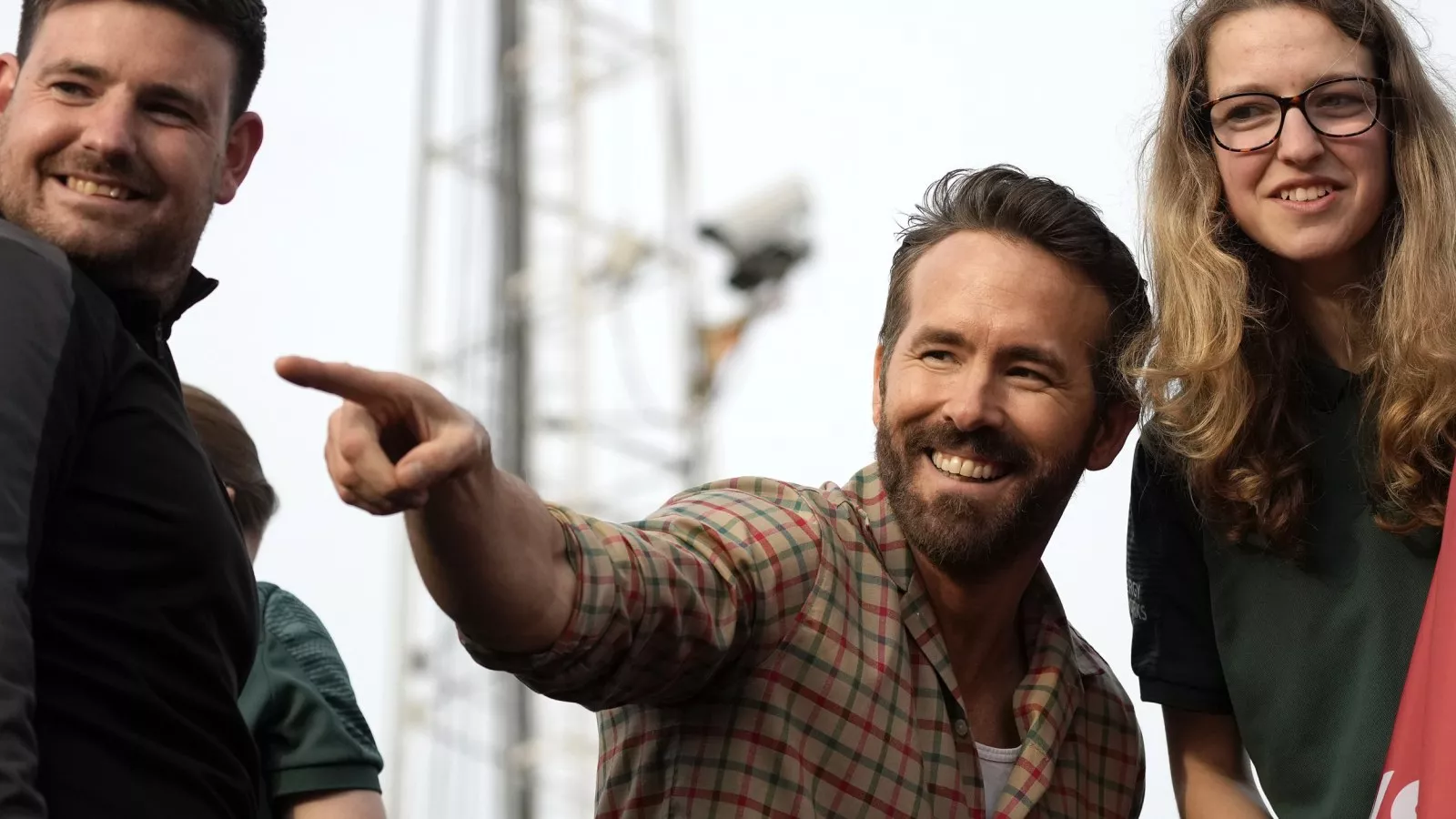 Taylor Swift loses out to Ryan Reynolds in celebrity roommate poll