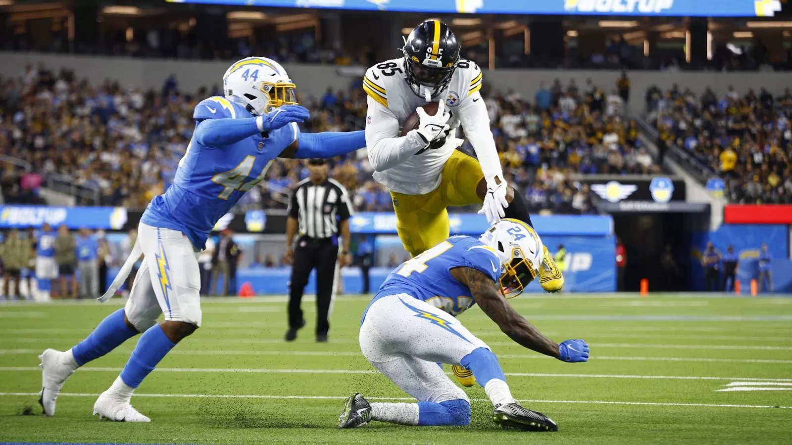 Former Steelers Pro Bowl TE Announces Surprising Retirement From NFL