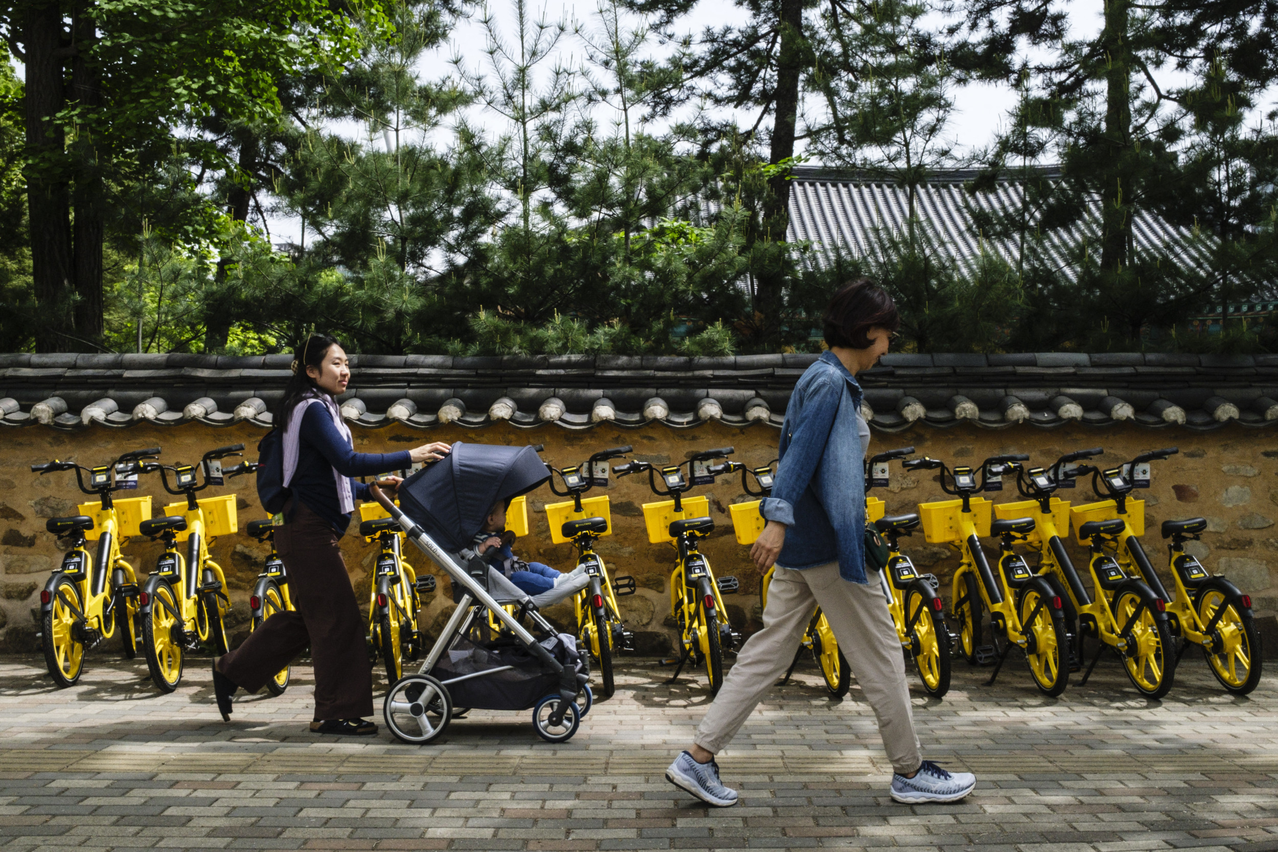 featured image thumbnail for post South Korea Boosts Parental Leave for Dads Amid Baby Crisis